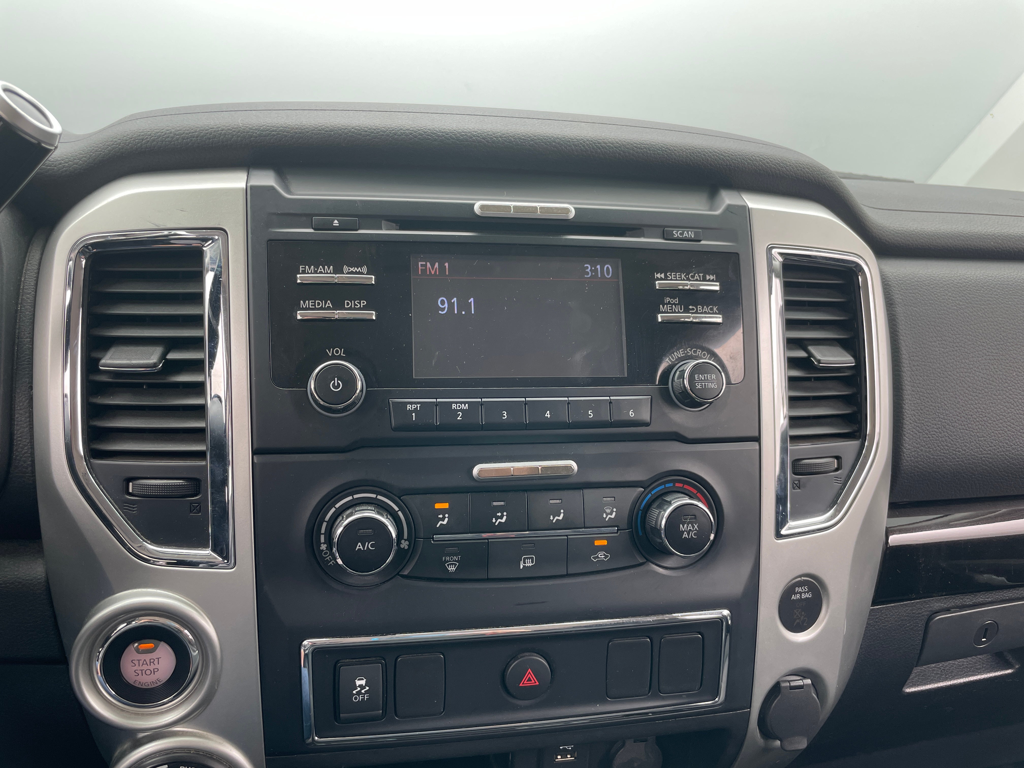 Thumbnail: 2018 Nissan Titan - 4