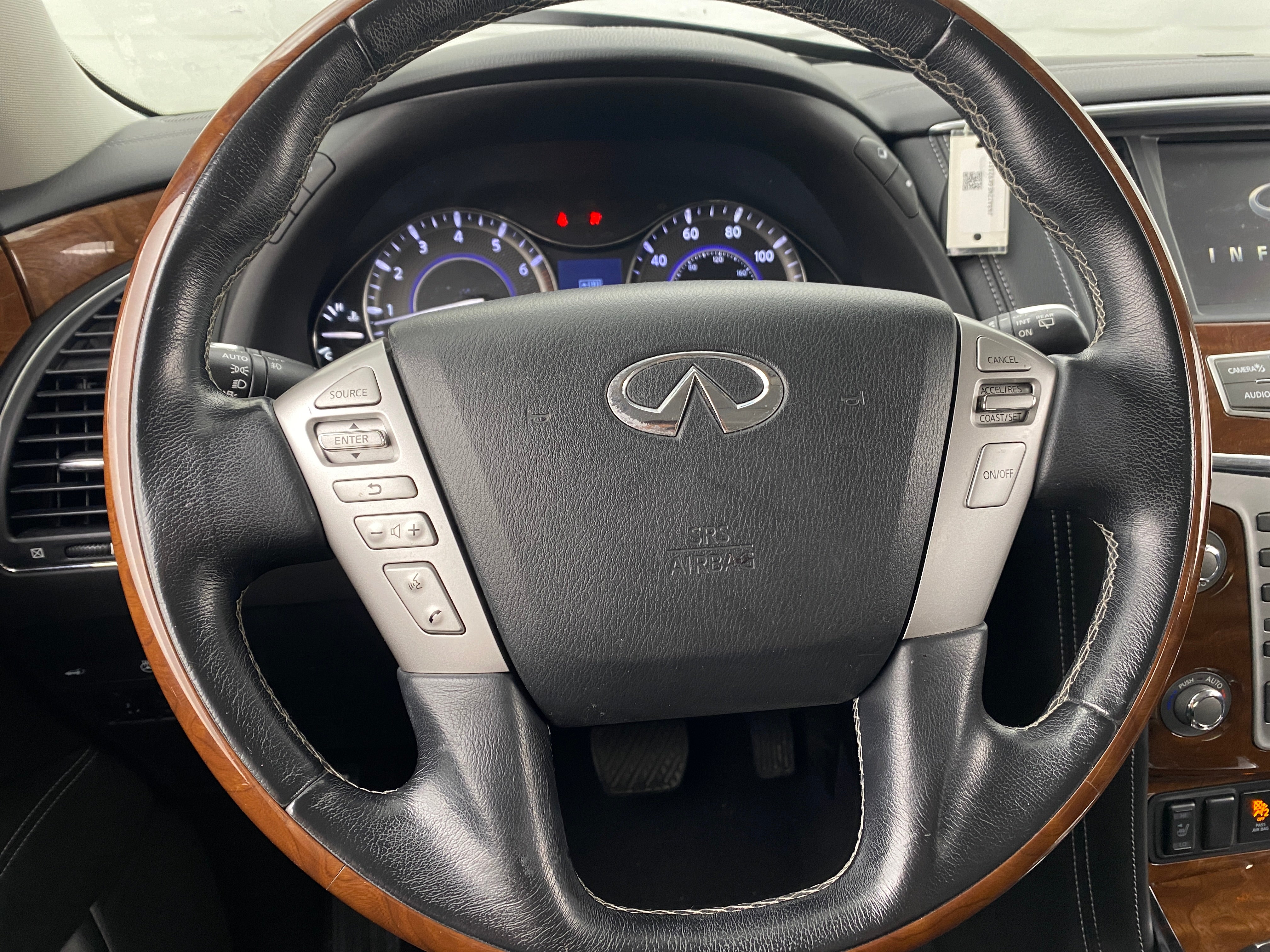 2019 INFINITI QX80 Luxe 5