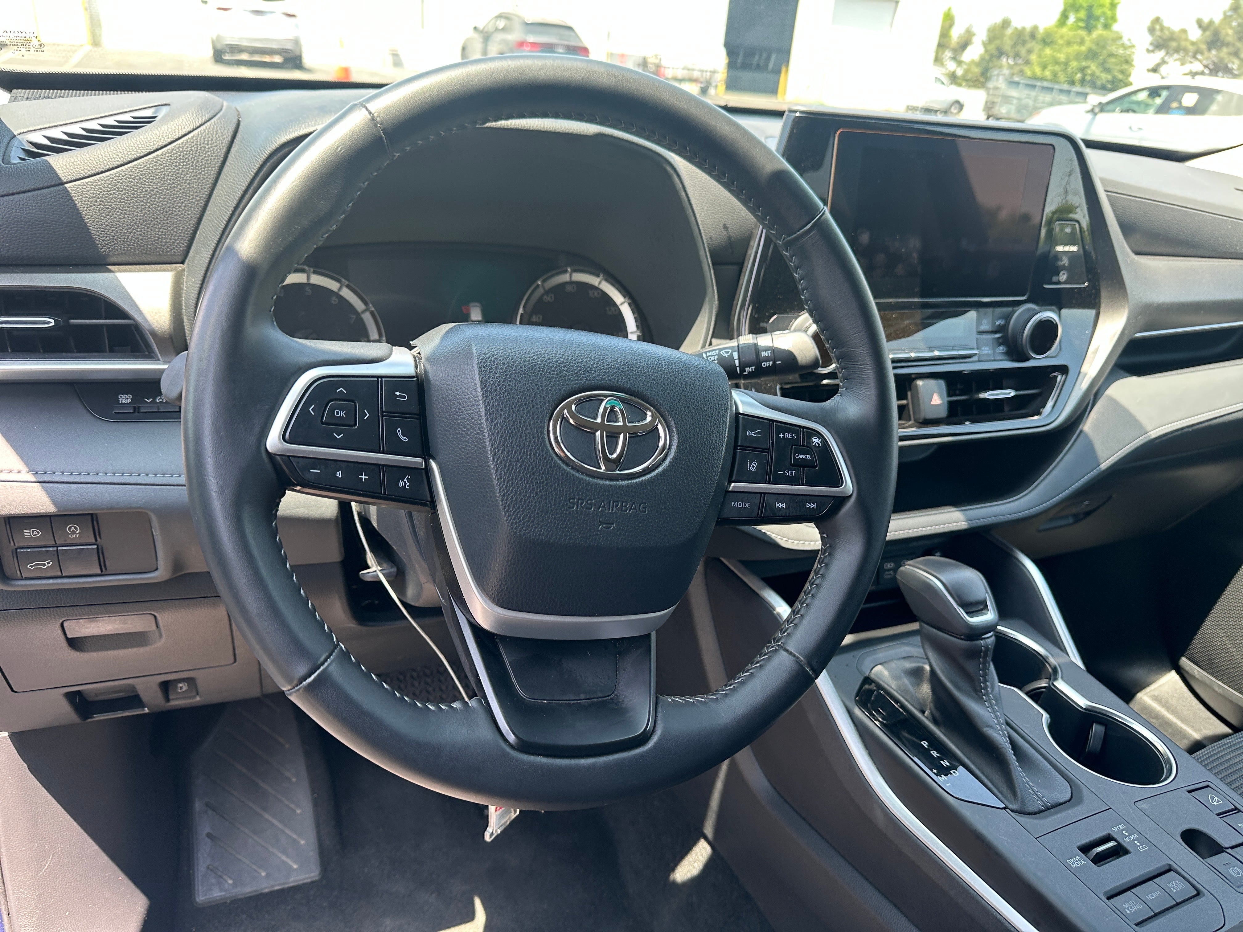 2023 Toyota Highlander LE 5