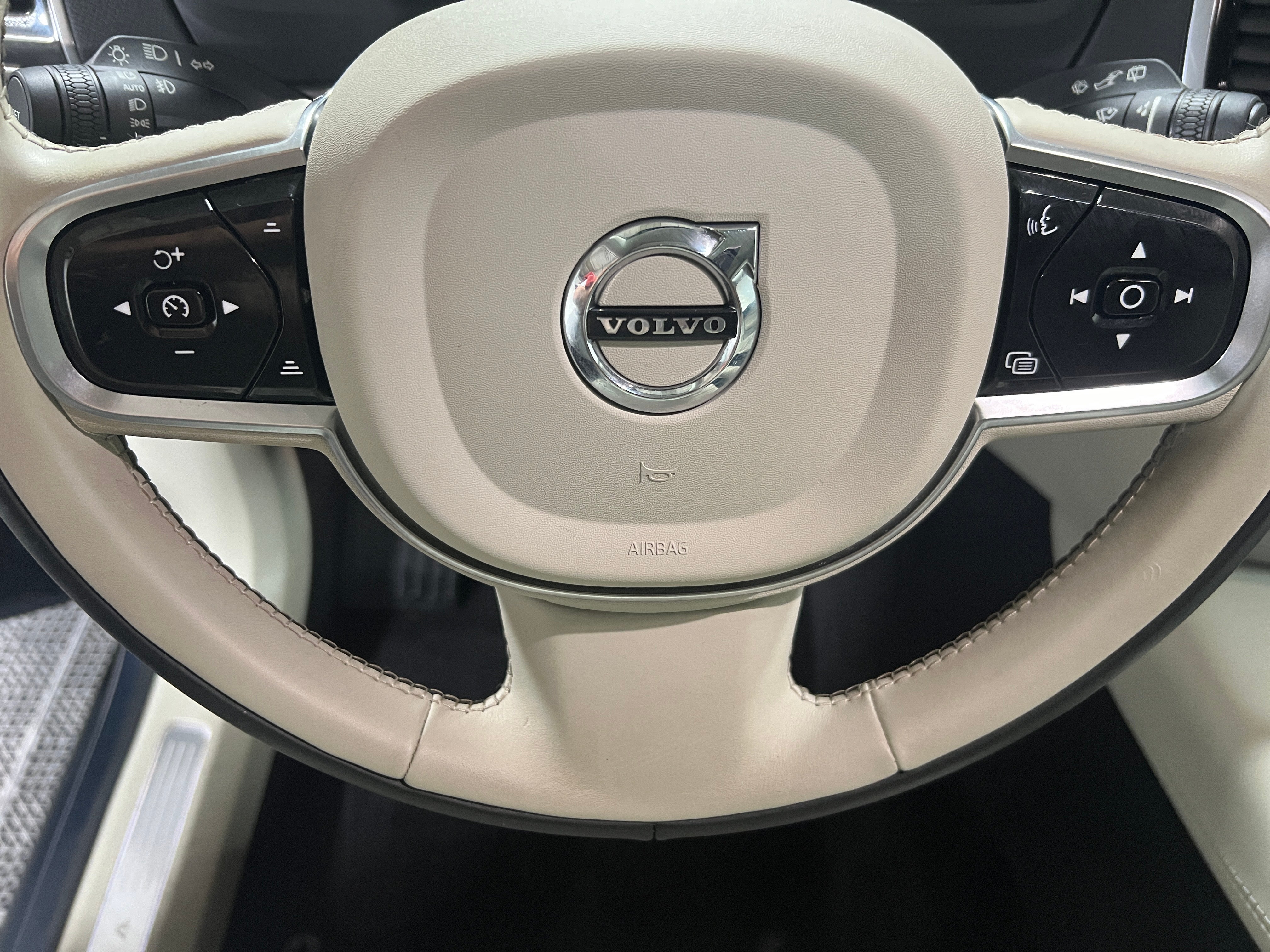 2023 Volvo XC90 B6 Plus 5