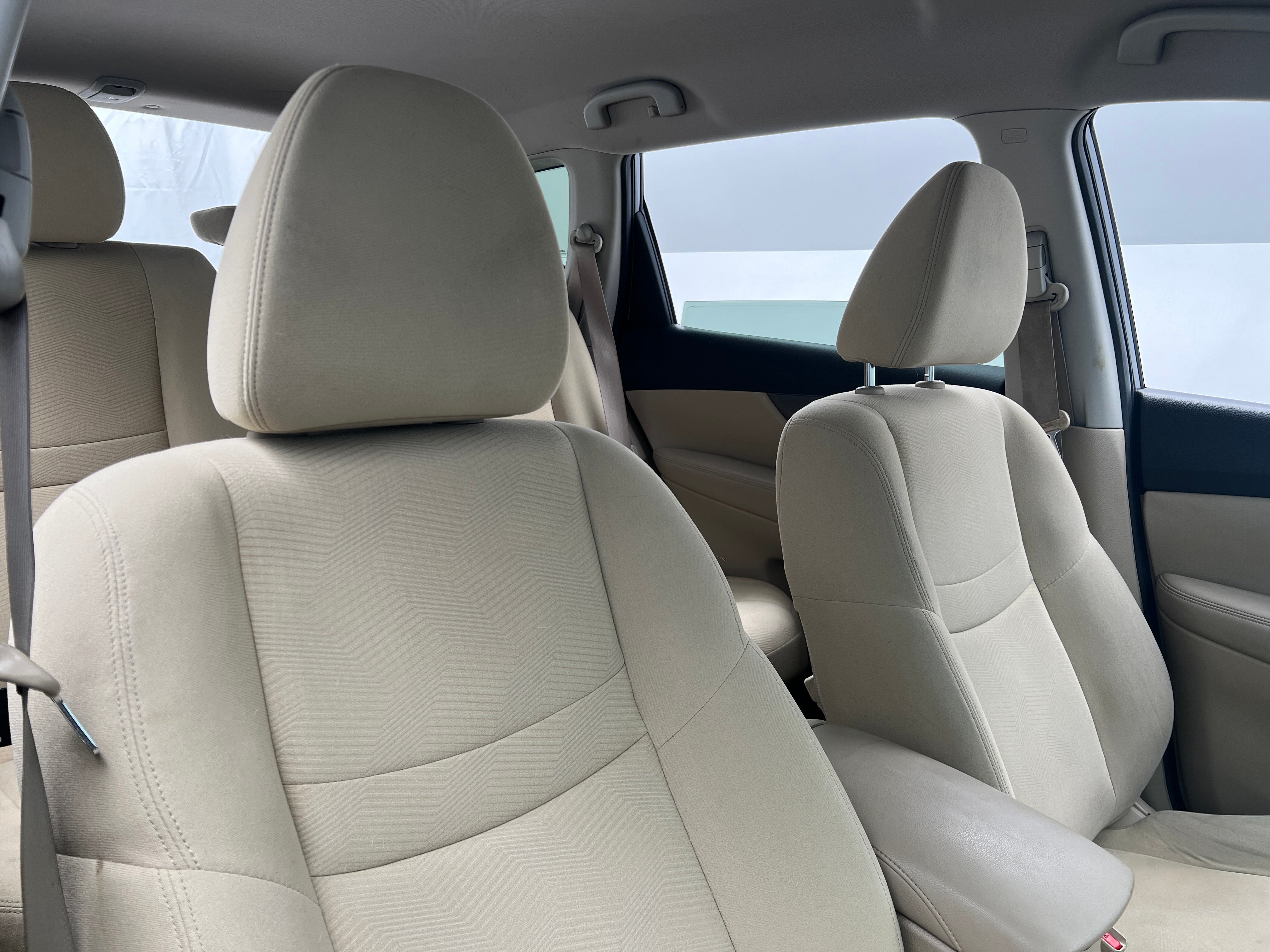 2016 Nissan Rogue SV 2