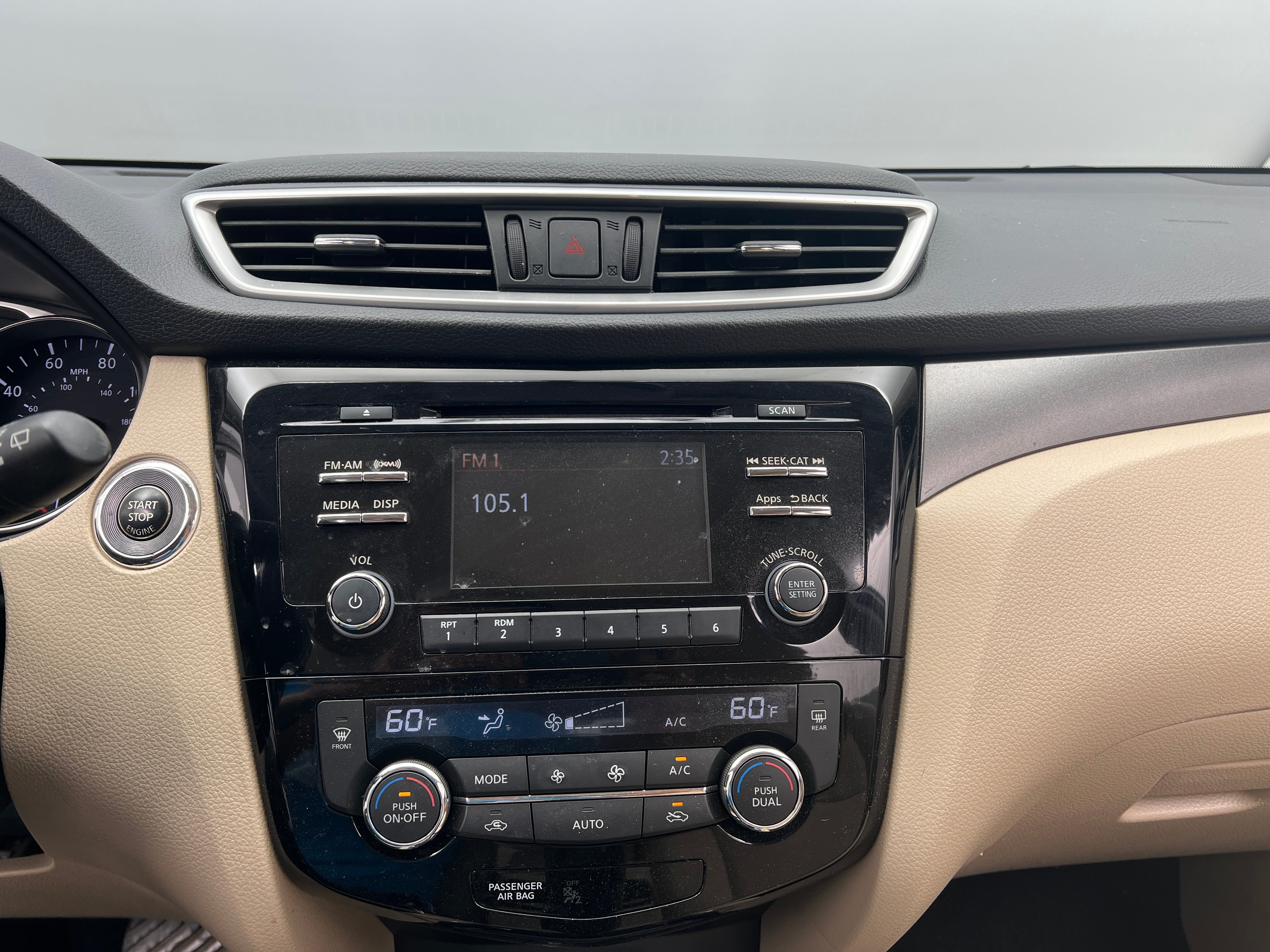 2016 Nissan Rogue SV 4