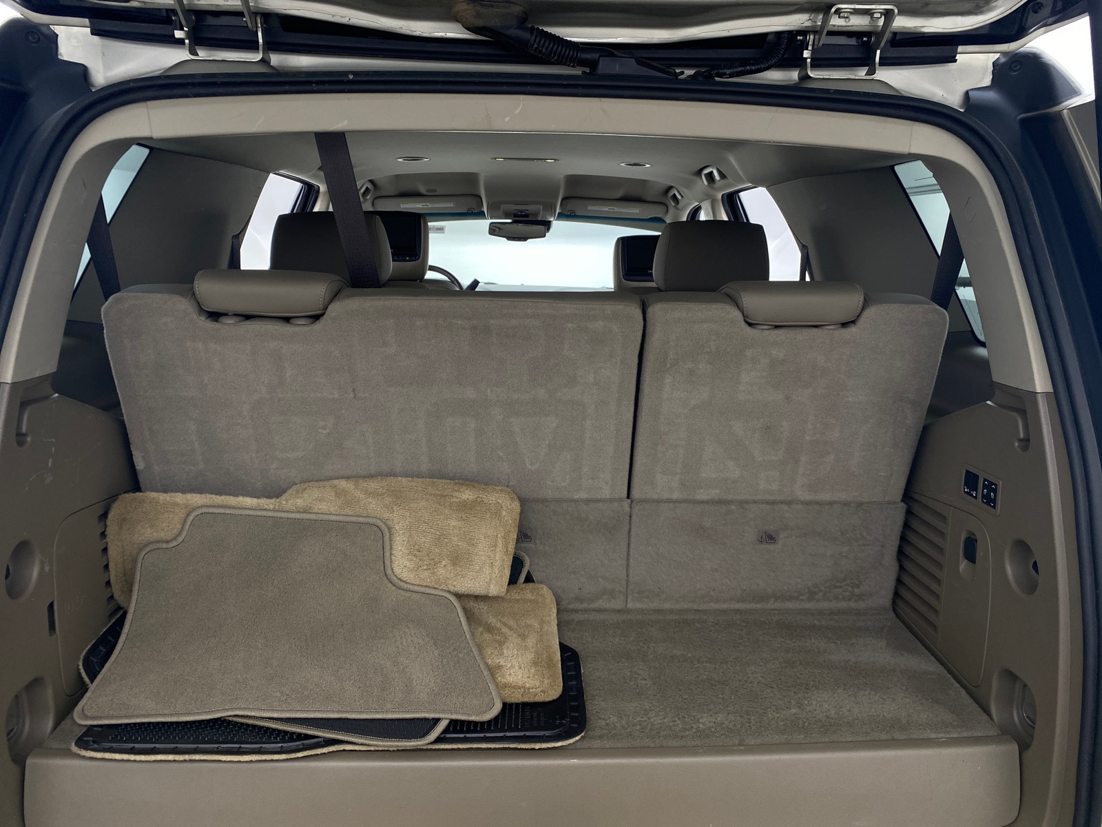 Thumbnail: 2017 Chevrolet Tahoe - 7