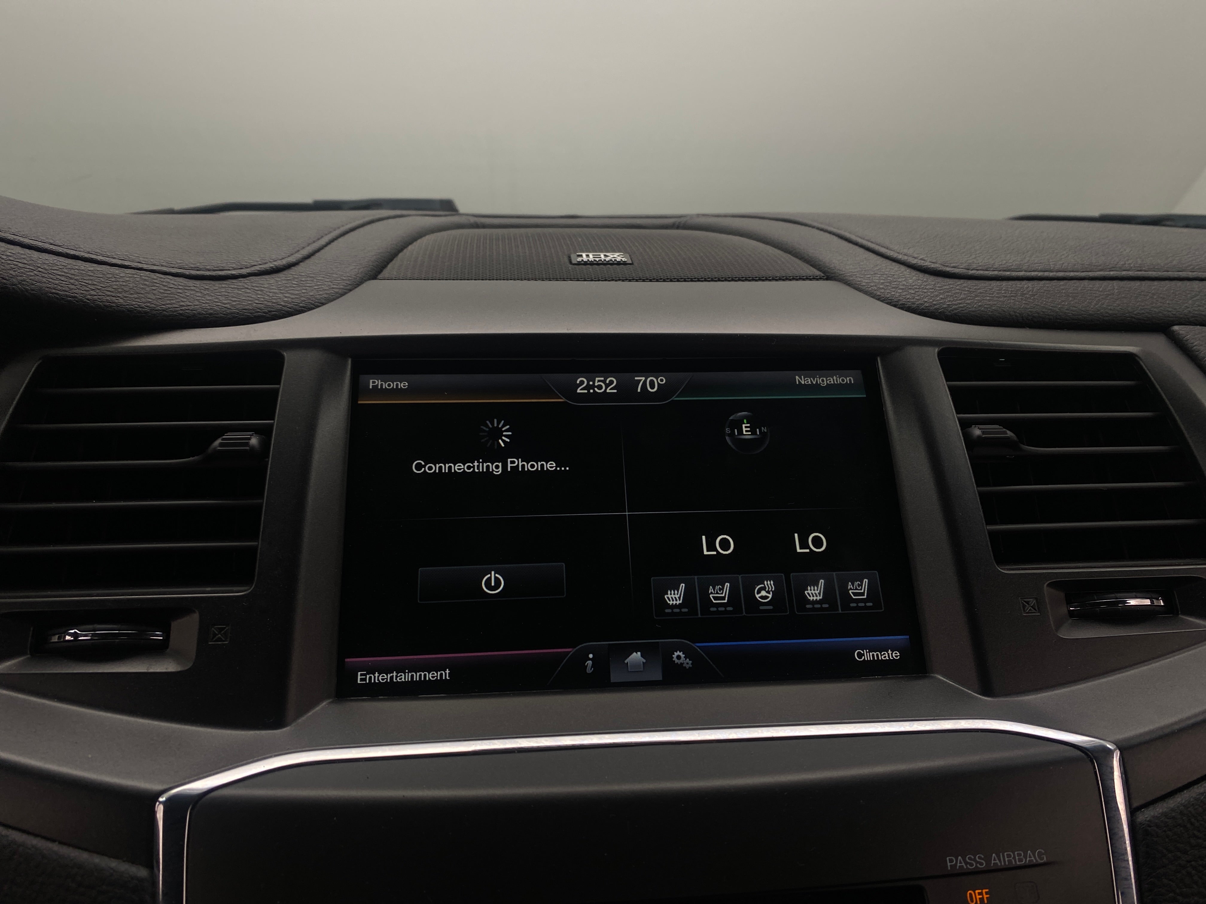 Thumbnail: 2015 Lincoln MKS - 4