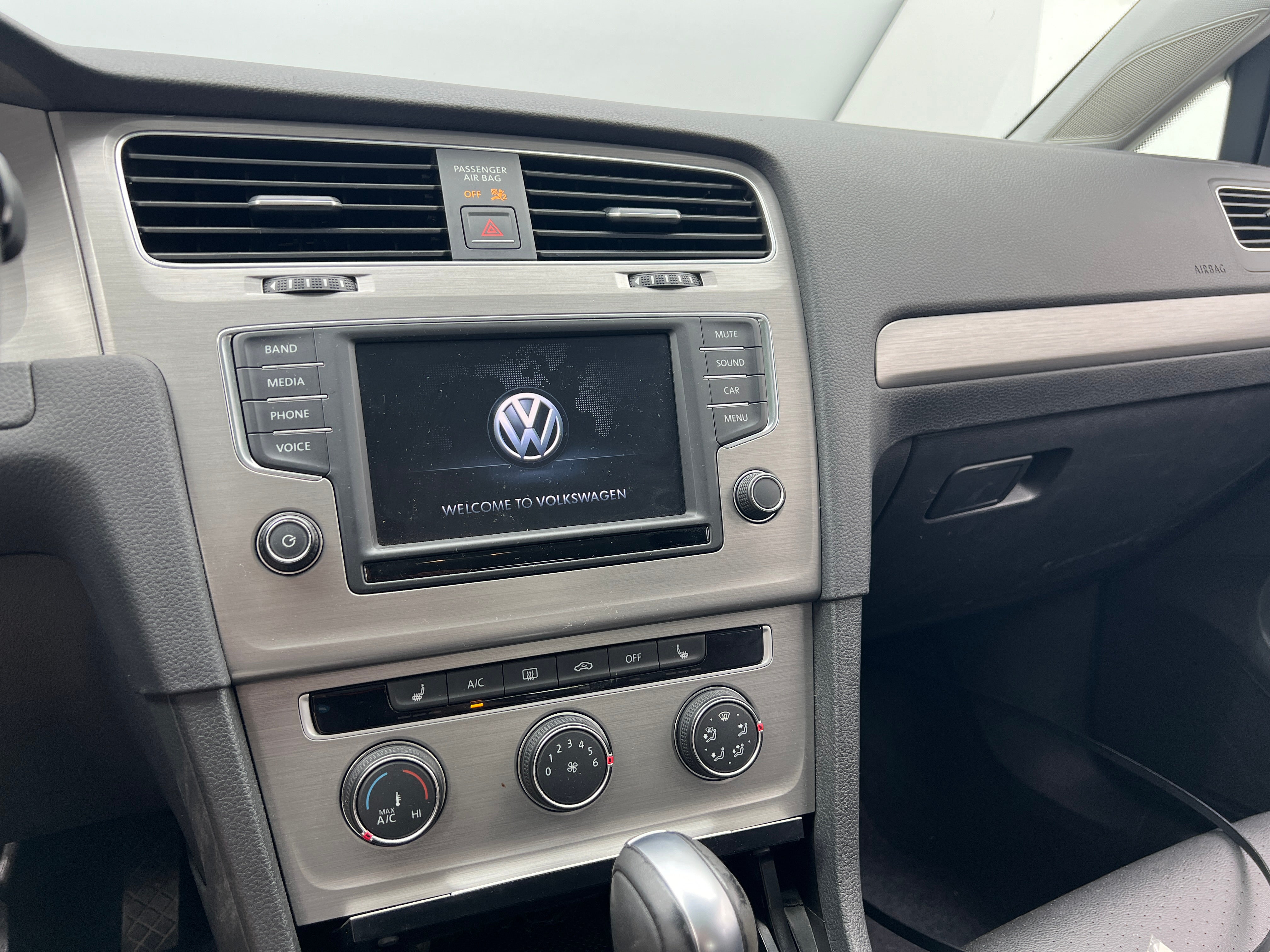 Thumbnail: 2017 Volkswagen Golf - 4