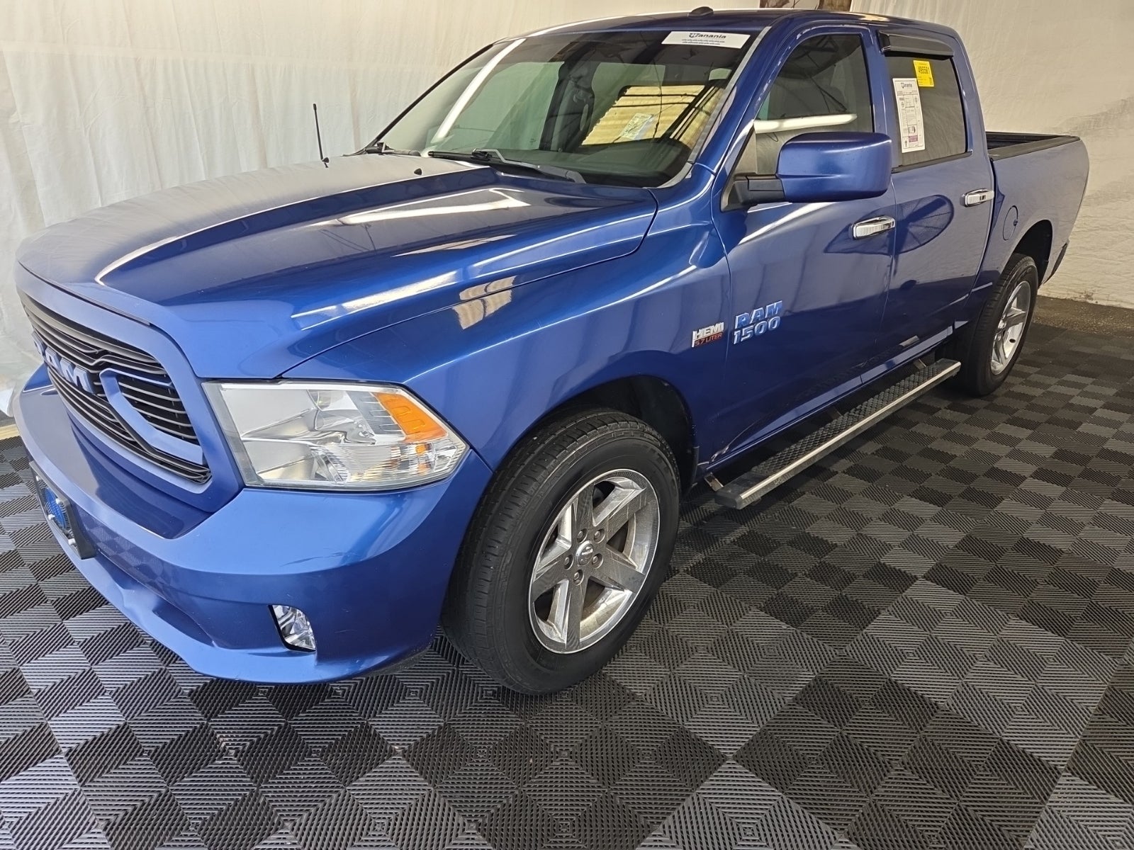 2016 Ram 1500 4WD Crew Cab 140.5" Express