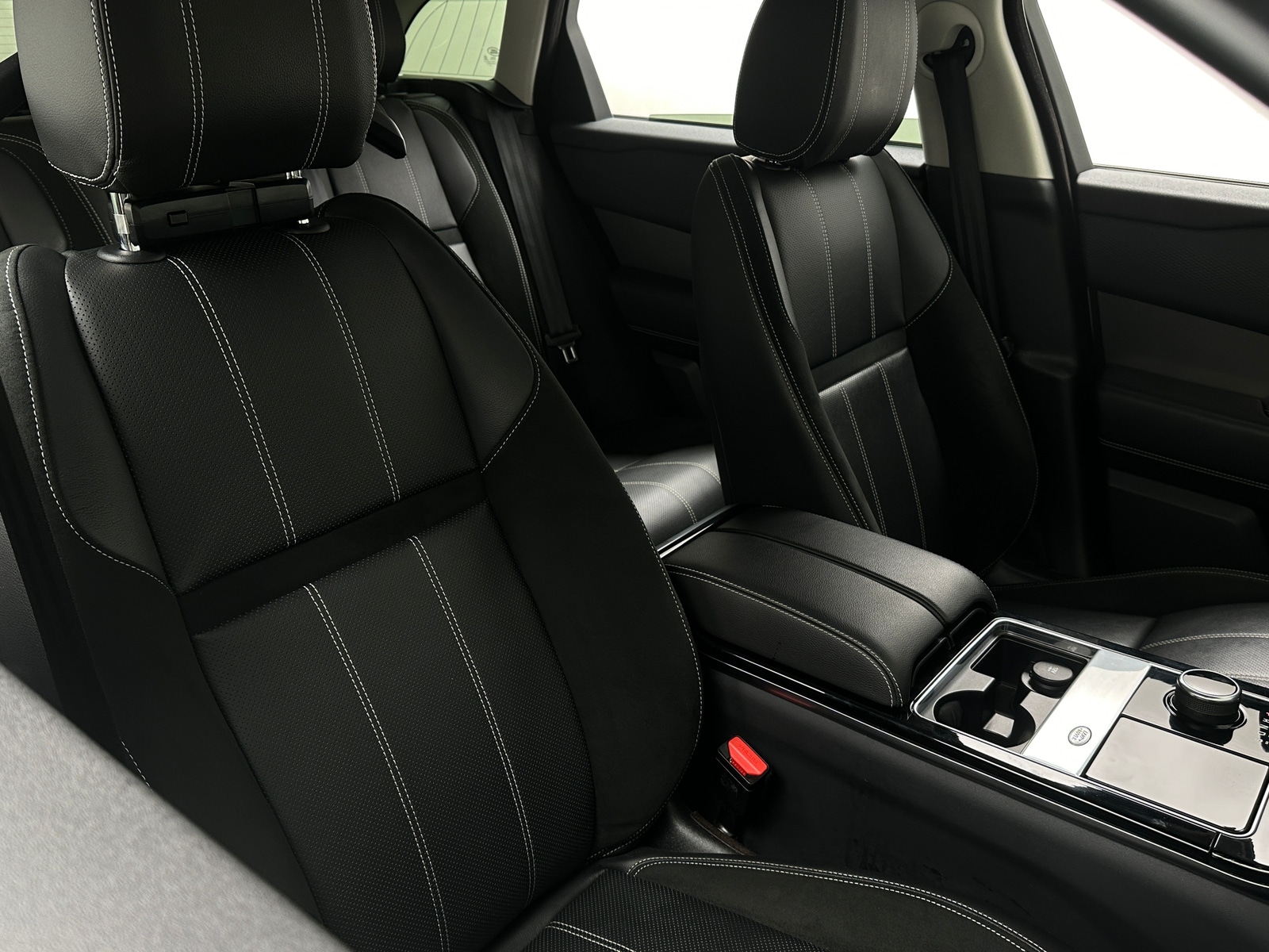 Thumbnail: 2018 Land Rover Range Rover Velar - 2