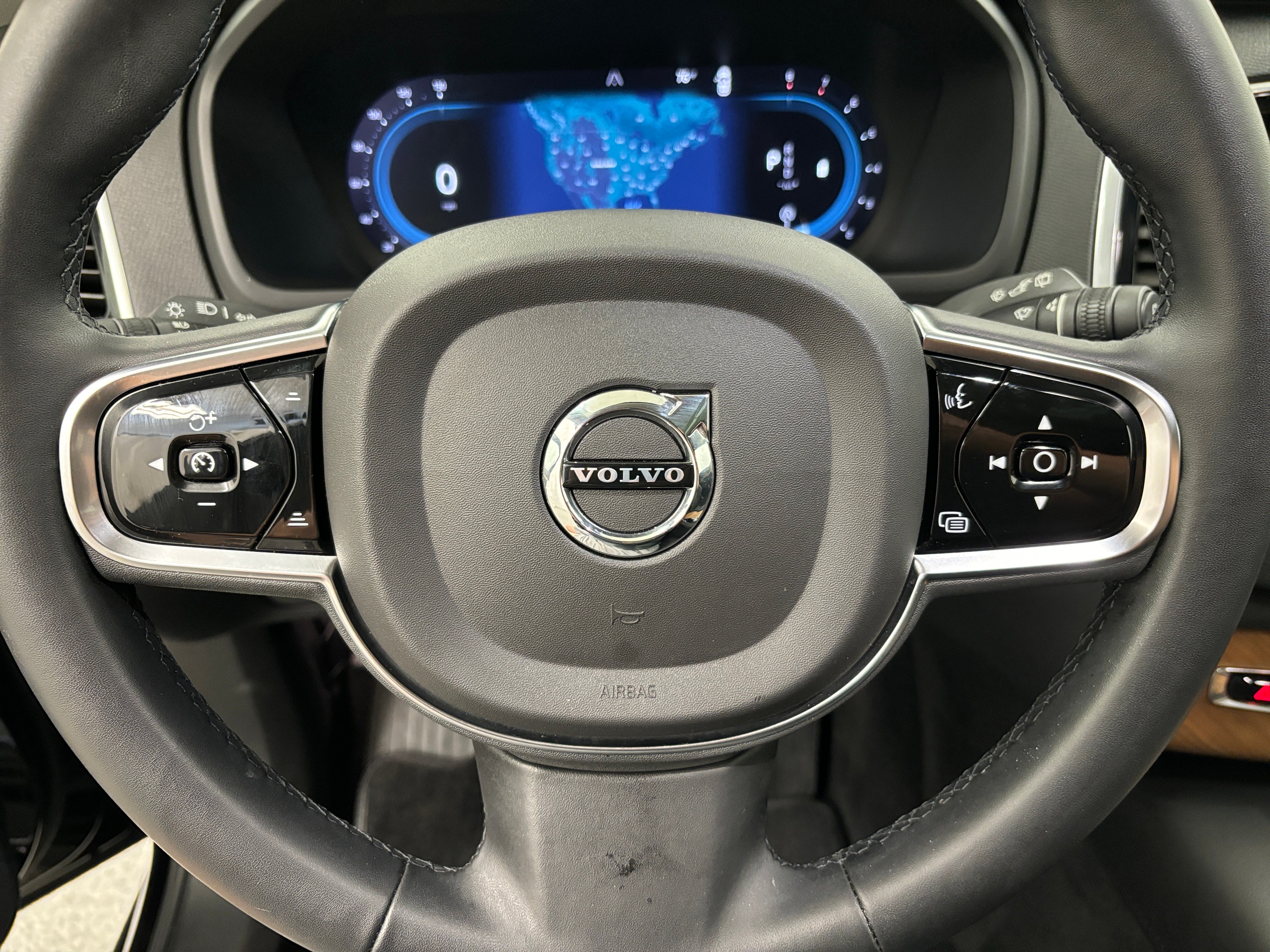 2023 Volvo XC90 B6 Plus 5