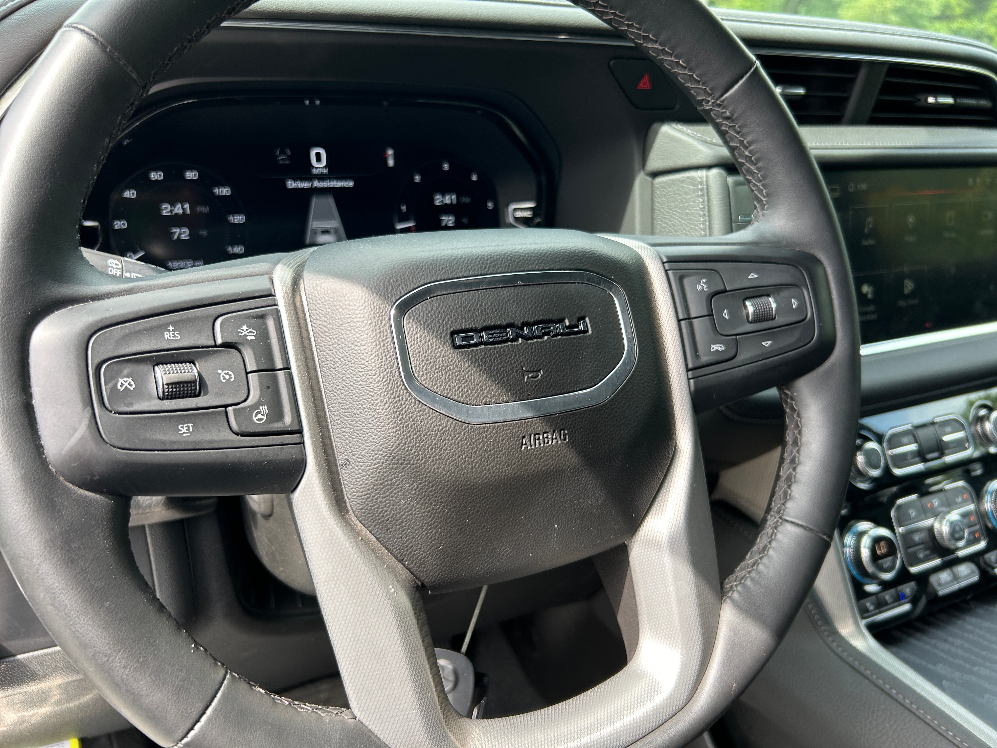 2023 GMC Yukon Denali 5