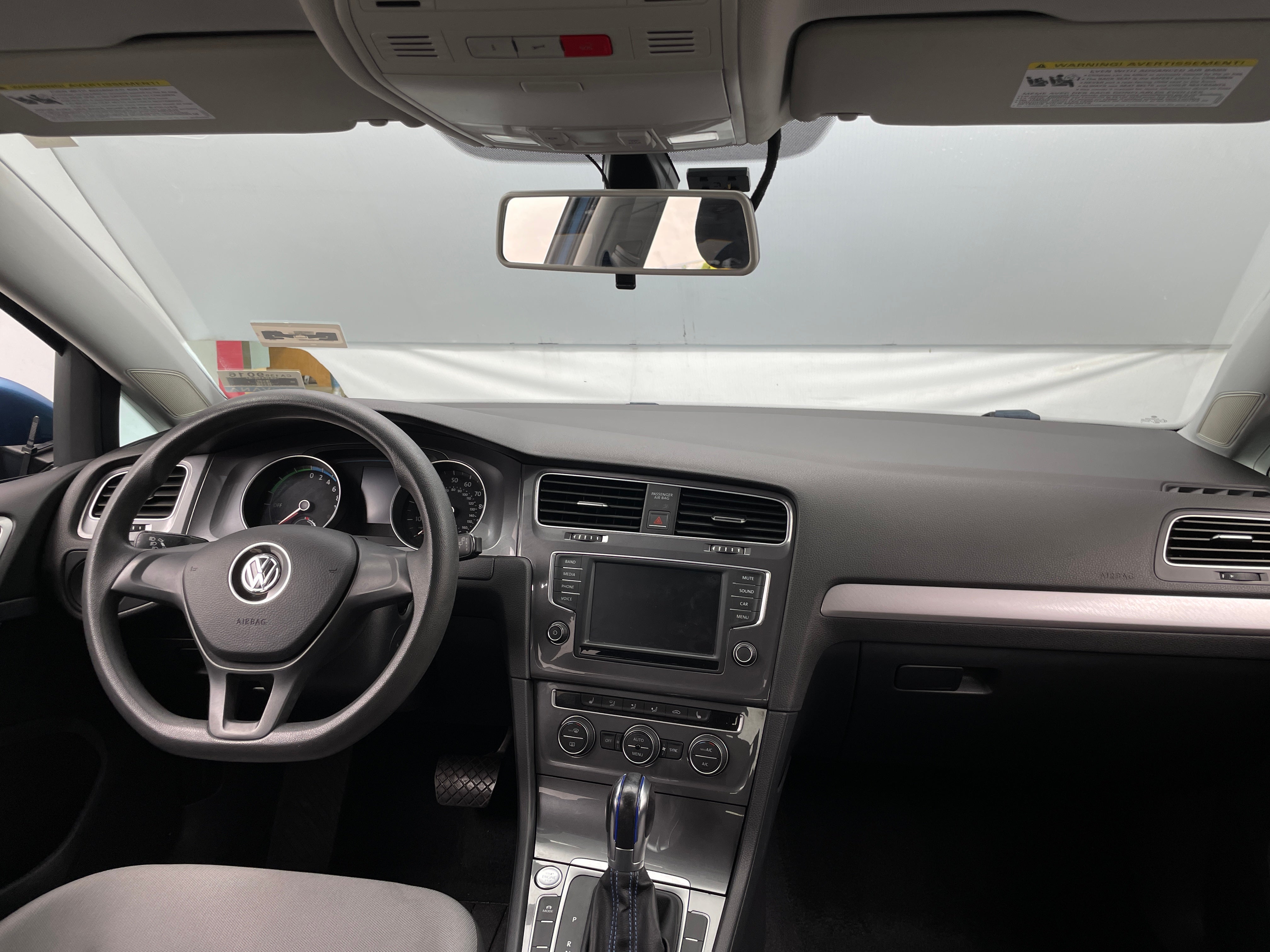 2016 Volkswagen e-Golf SE 3