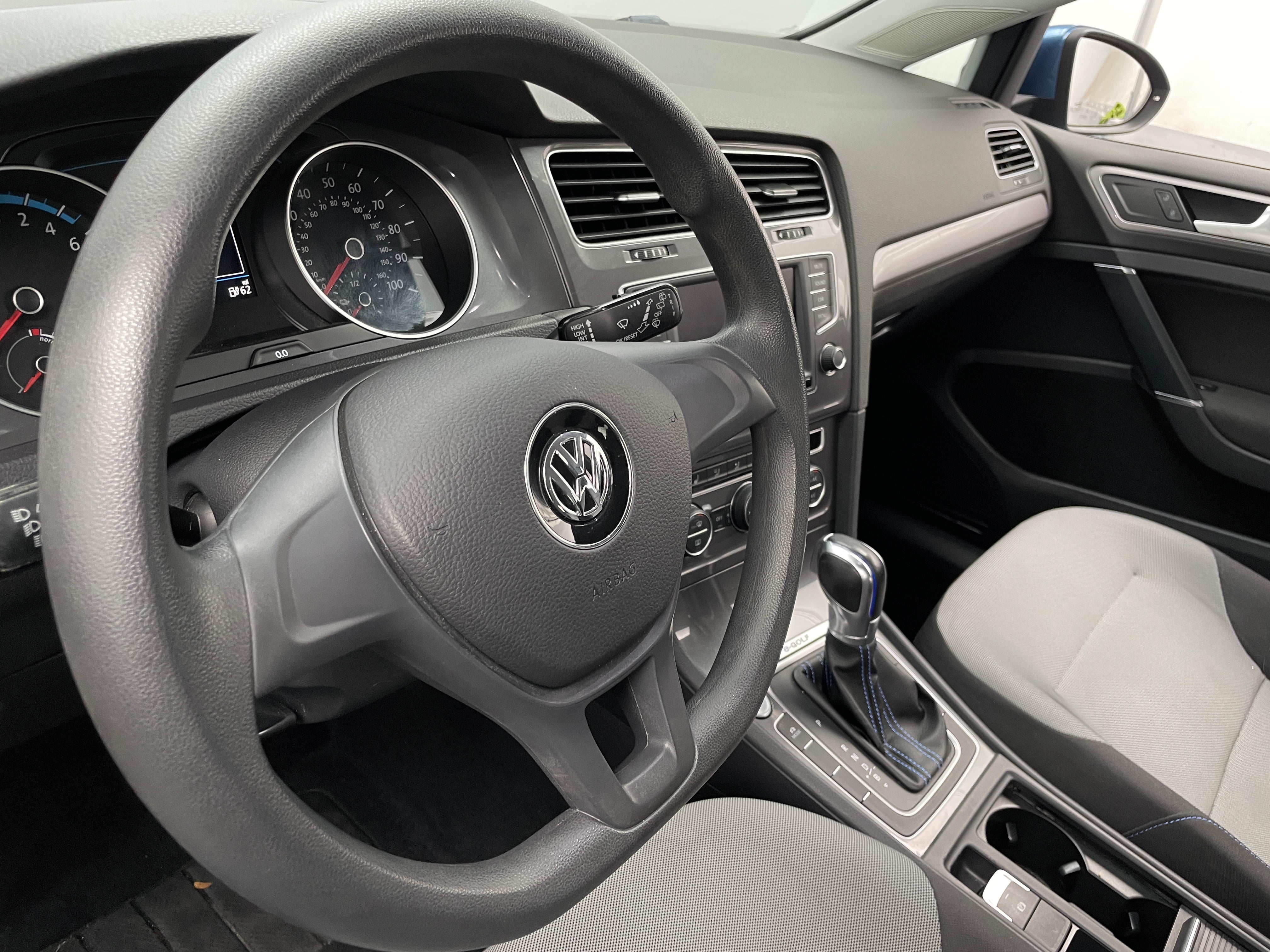 2016 Volkswagen e-Golf SE 5