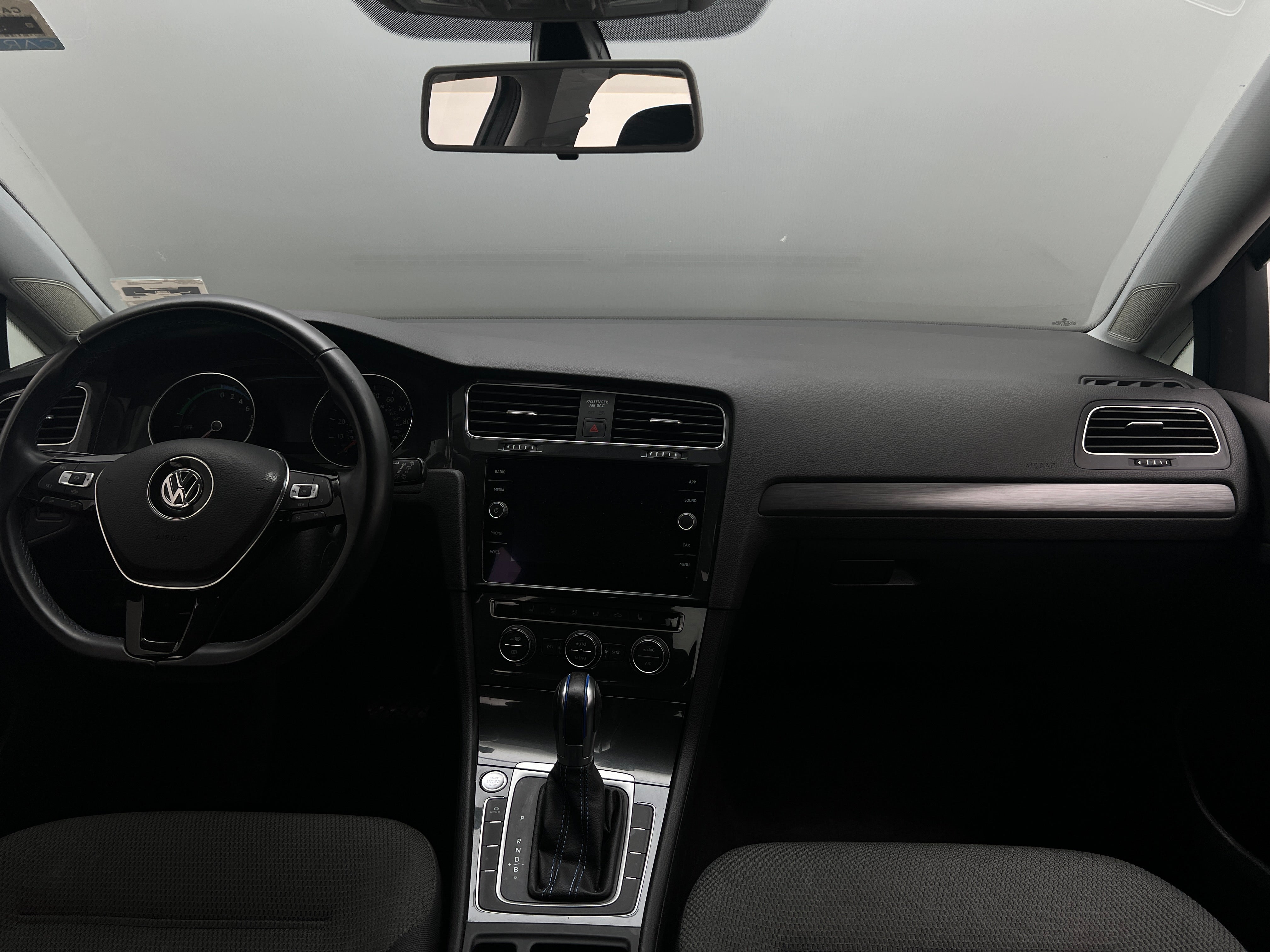 2019 Volkswagen e-Golf SE 3