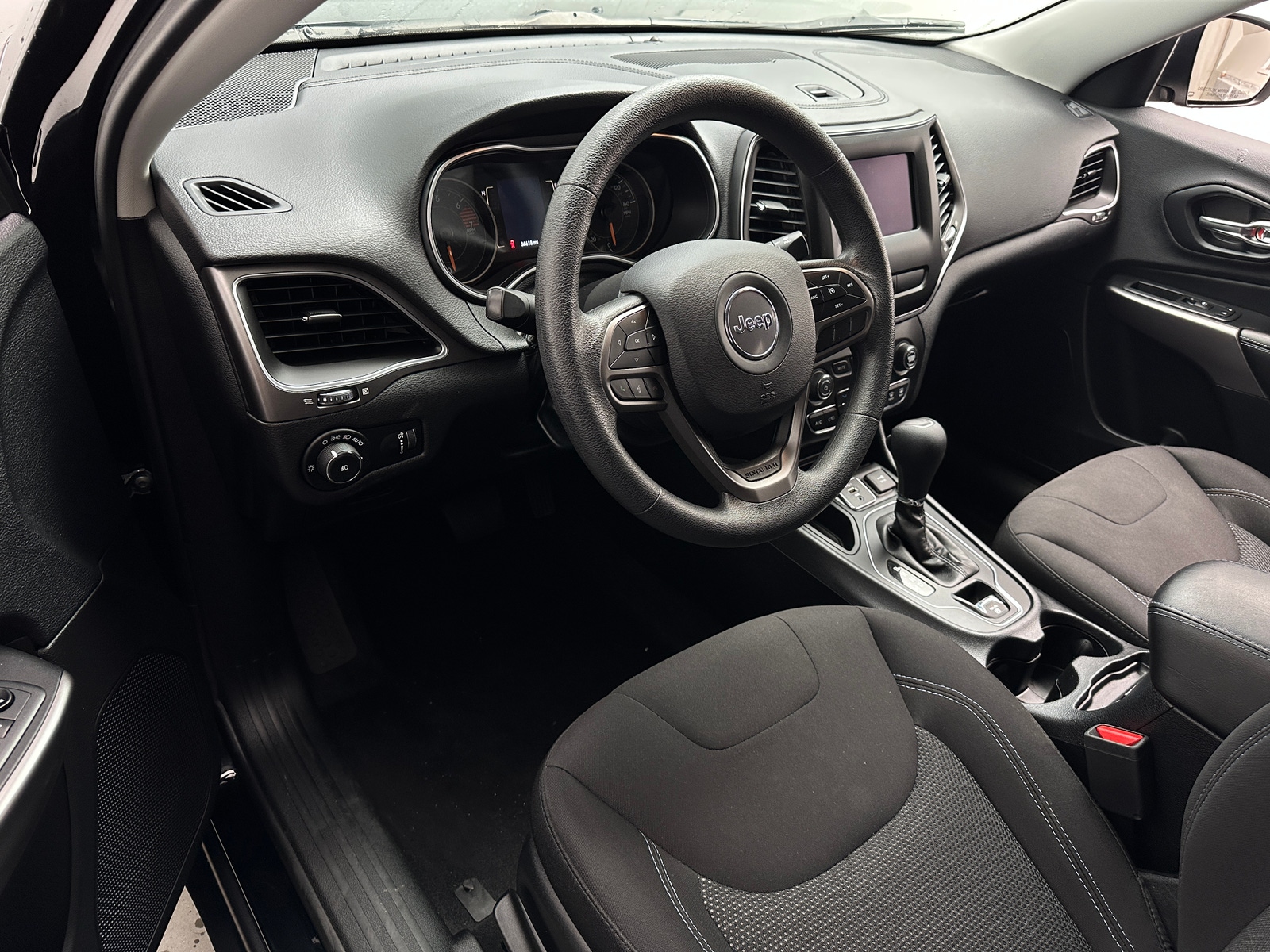 Thumbnail: 2019 Jeep Cherokee - 3
