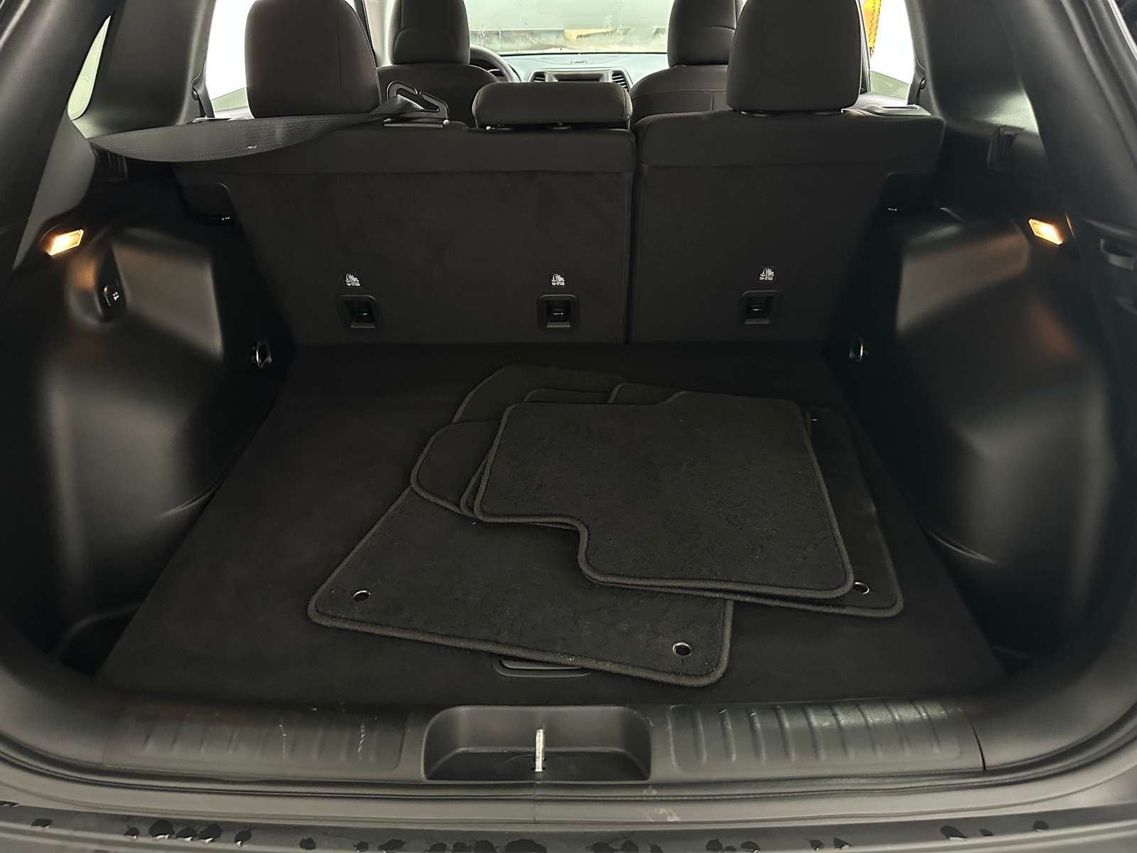 Thumbnail: 2019 Jeep Cherokee - 7