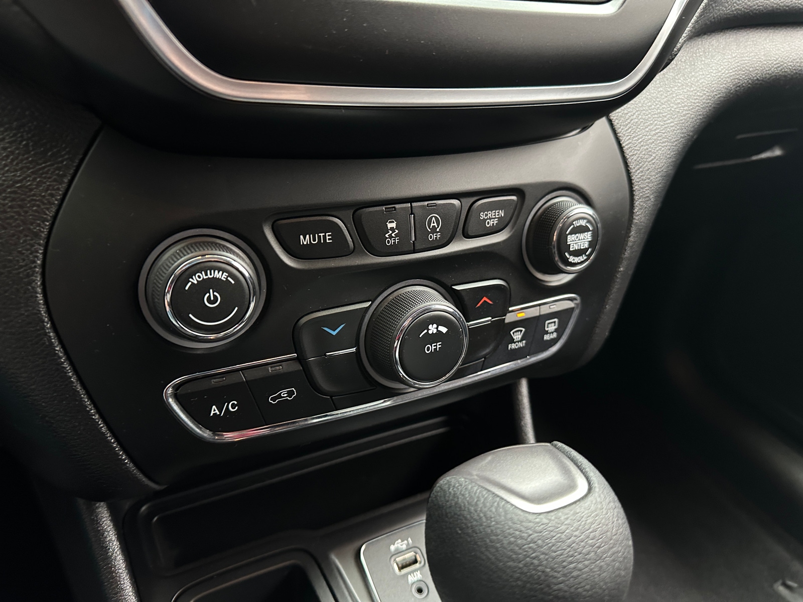 Thumbnail: 2019 Jeep Cherokee - 4