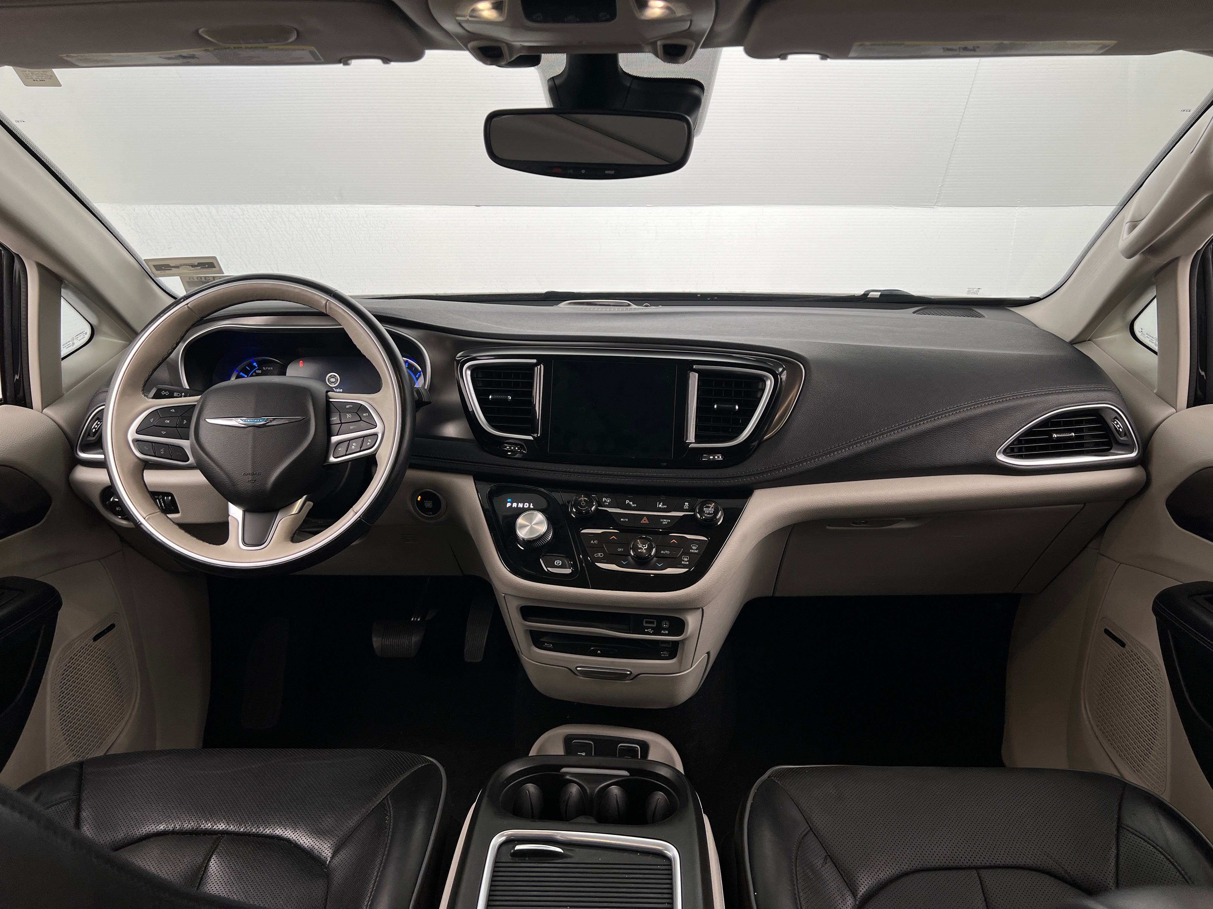 2018 Chrysler Pacifica Hybrid Limited 3