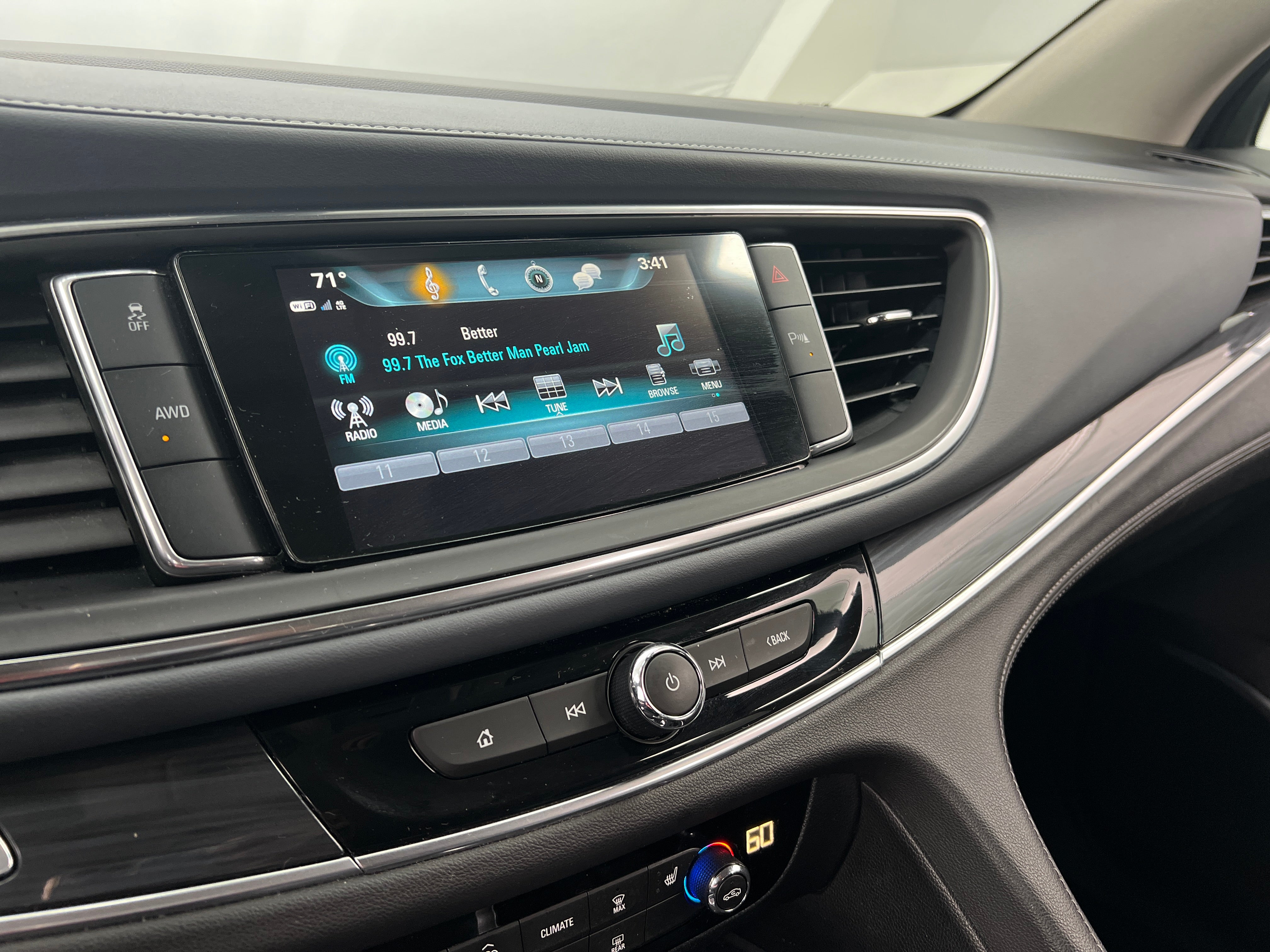 2019 Buick Enclave Essence 3