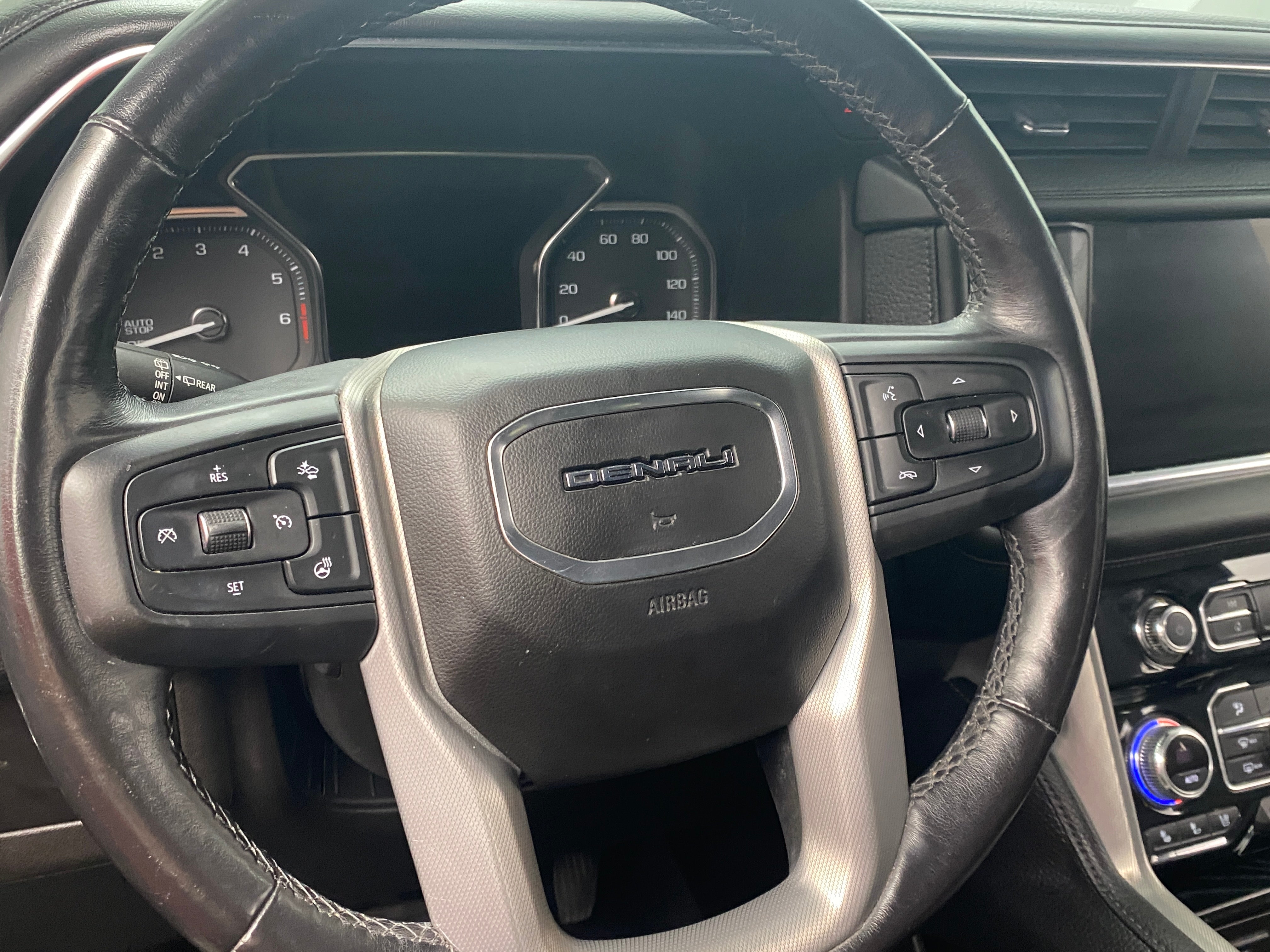 2021 GMC Yukon XL Denali 5