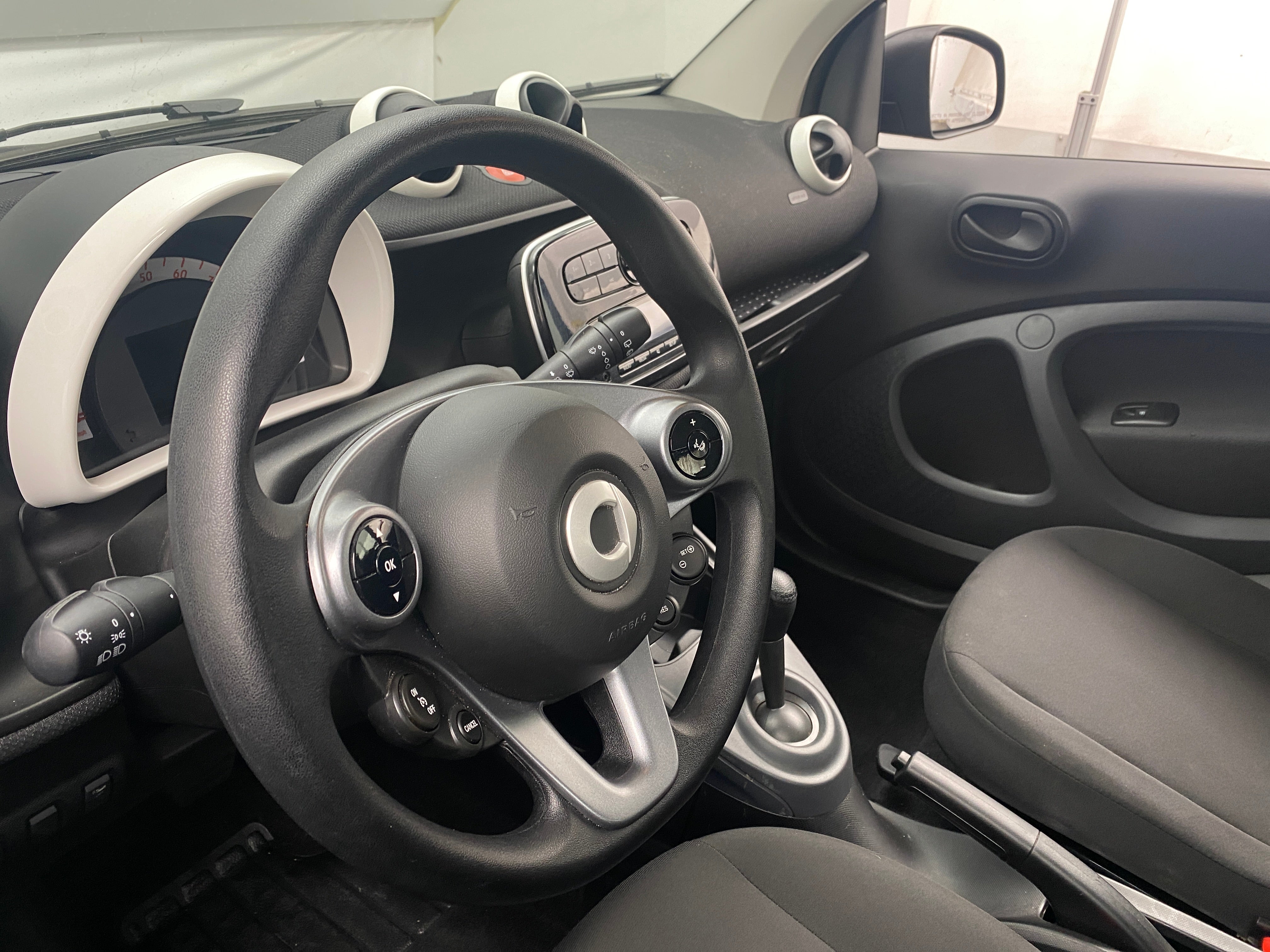 2019 smart fortwo Pure 5