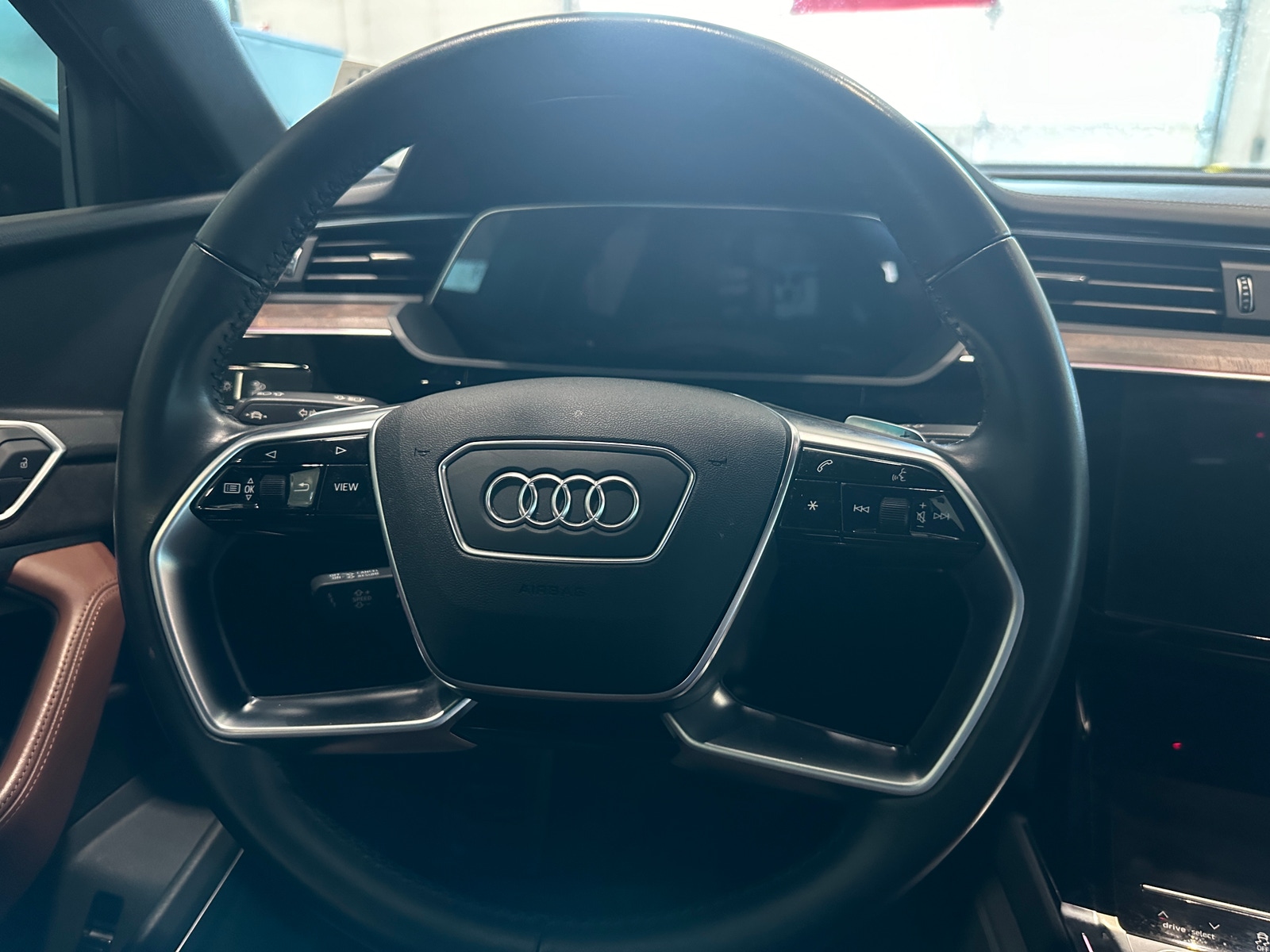Thumbnail: 2019 Audi e-tron - 4