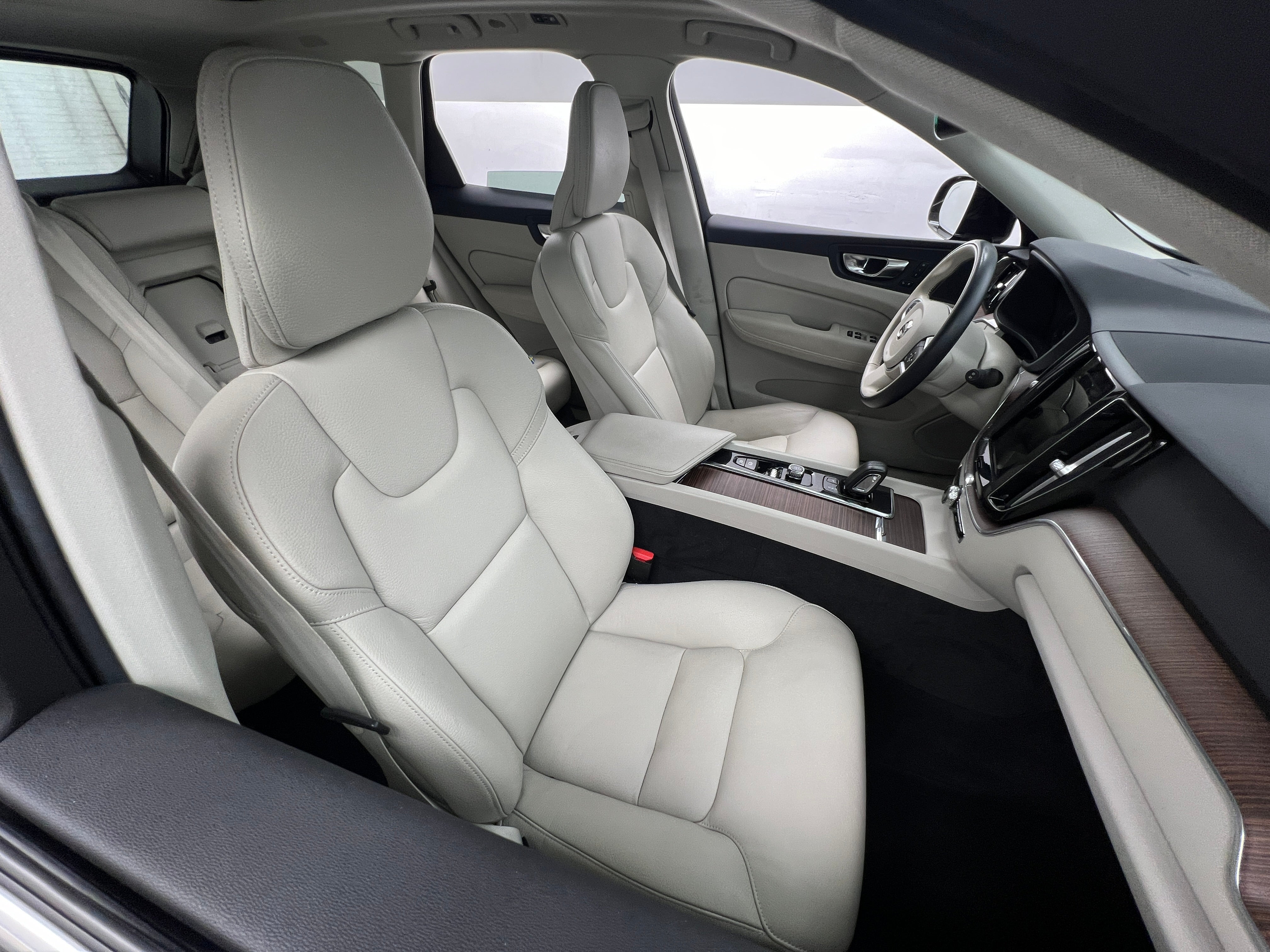 Thumbnail: 2021 Volvo XC60 - 2