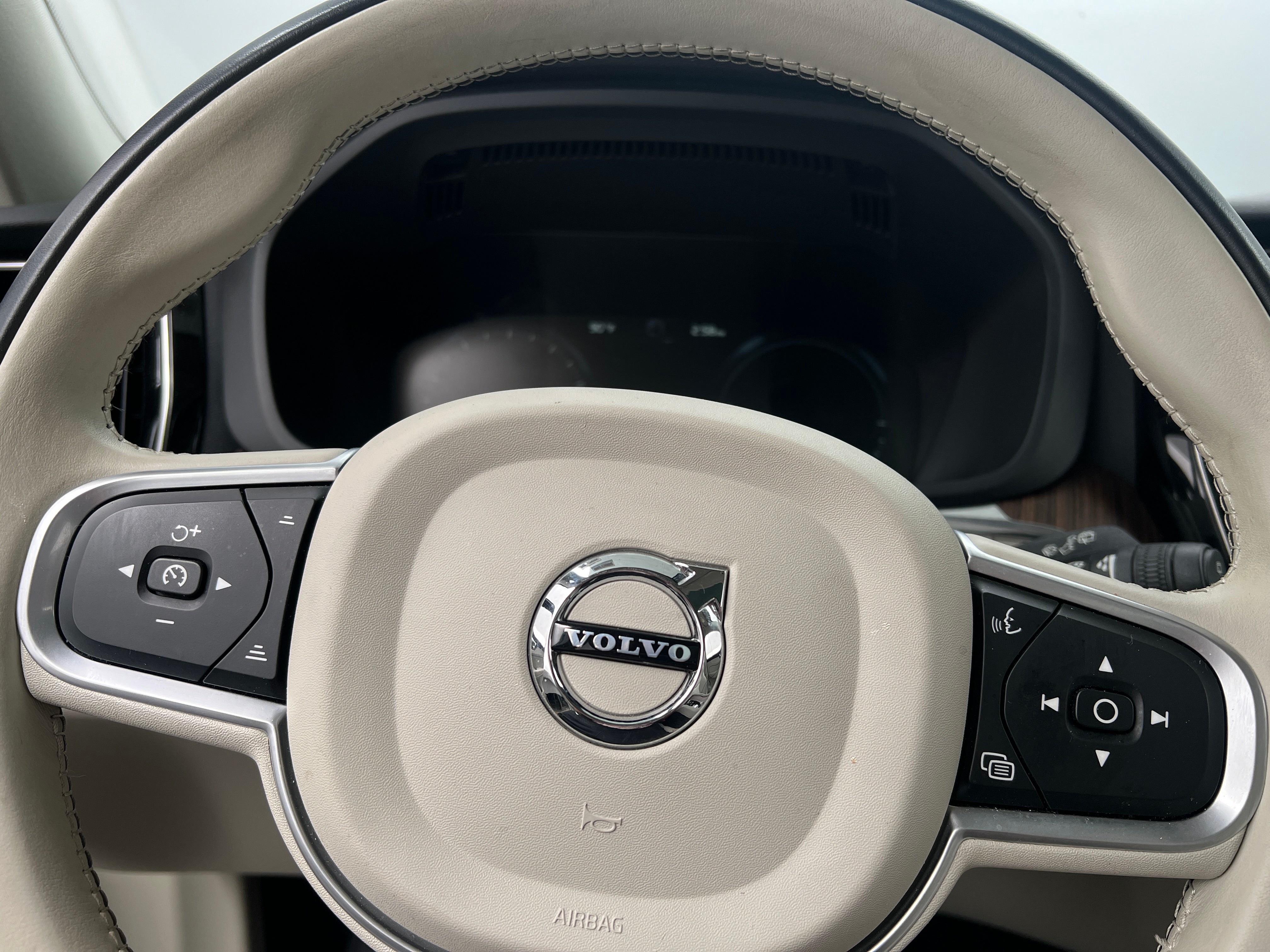 Thumbnail: 2021 Volvo XC60 - 5