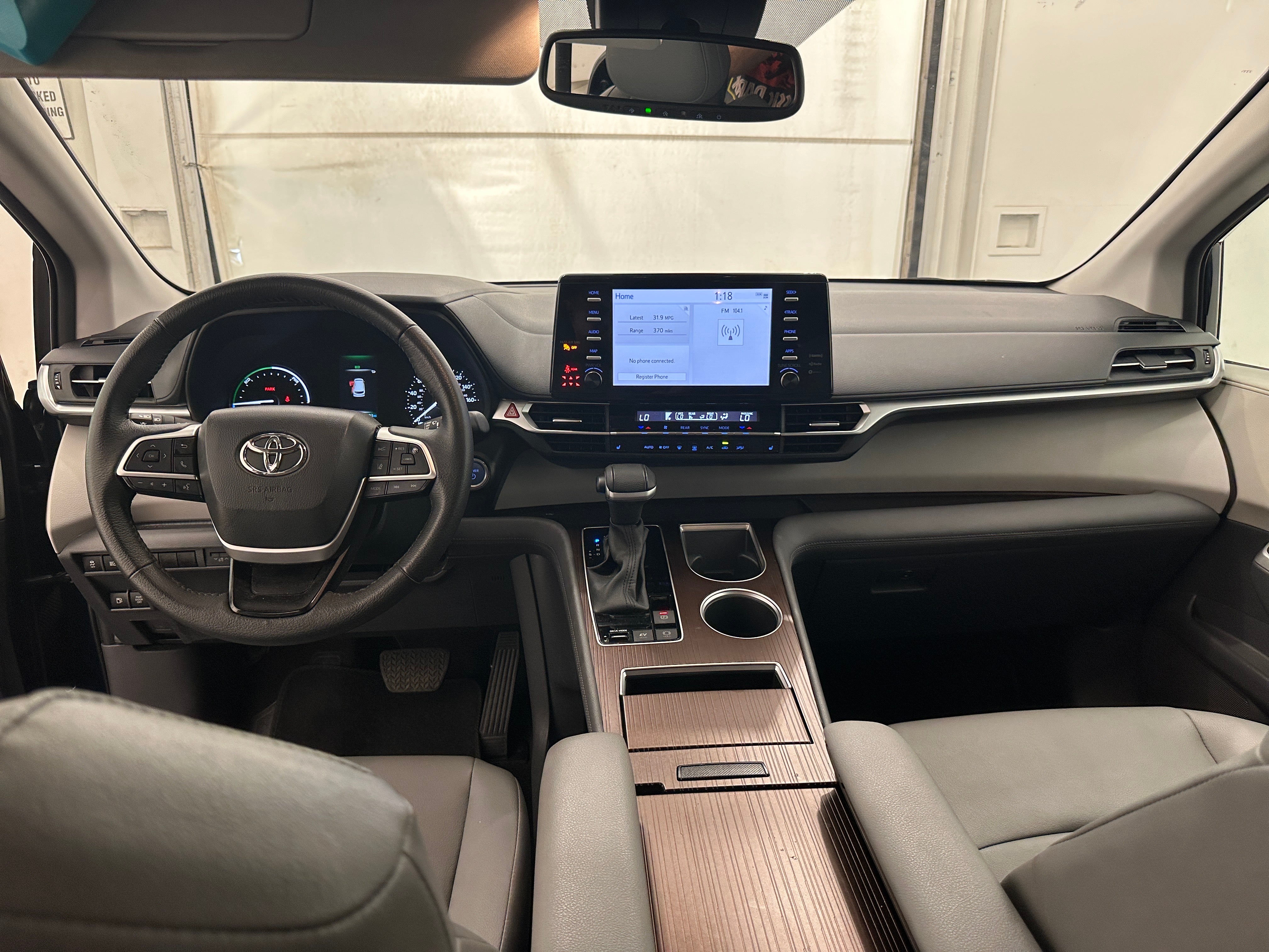 2023 Toyota Sienna XLE 3