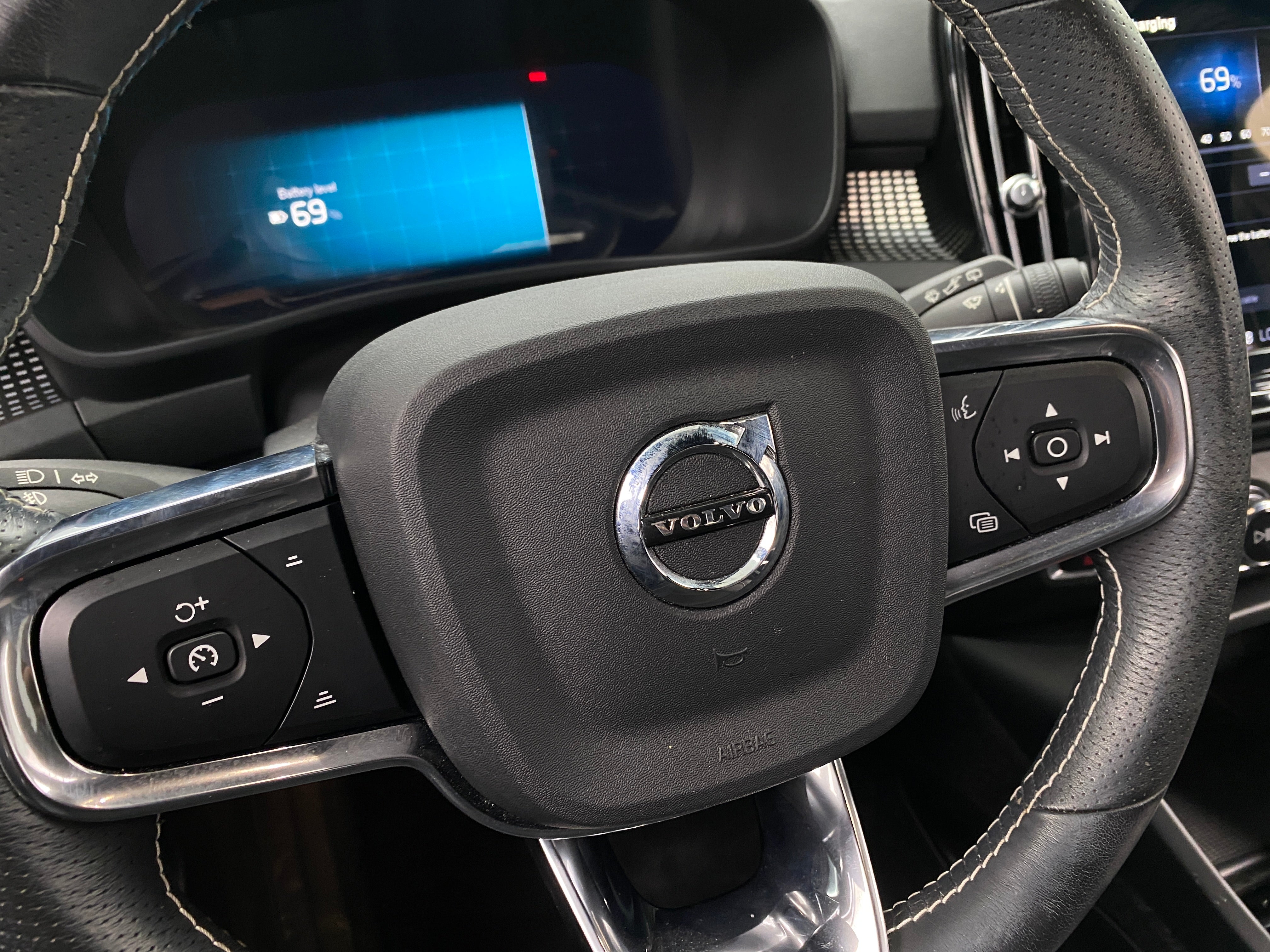 2021 Volvo XC40 Recharge Core 5