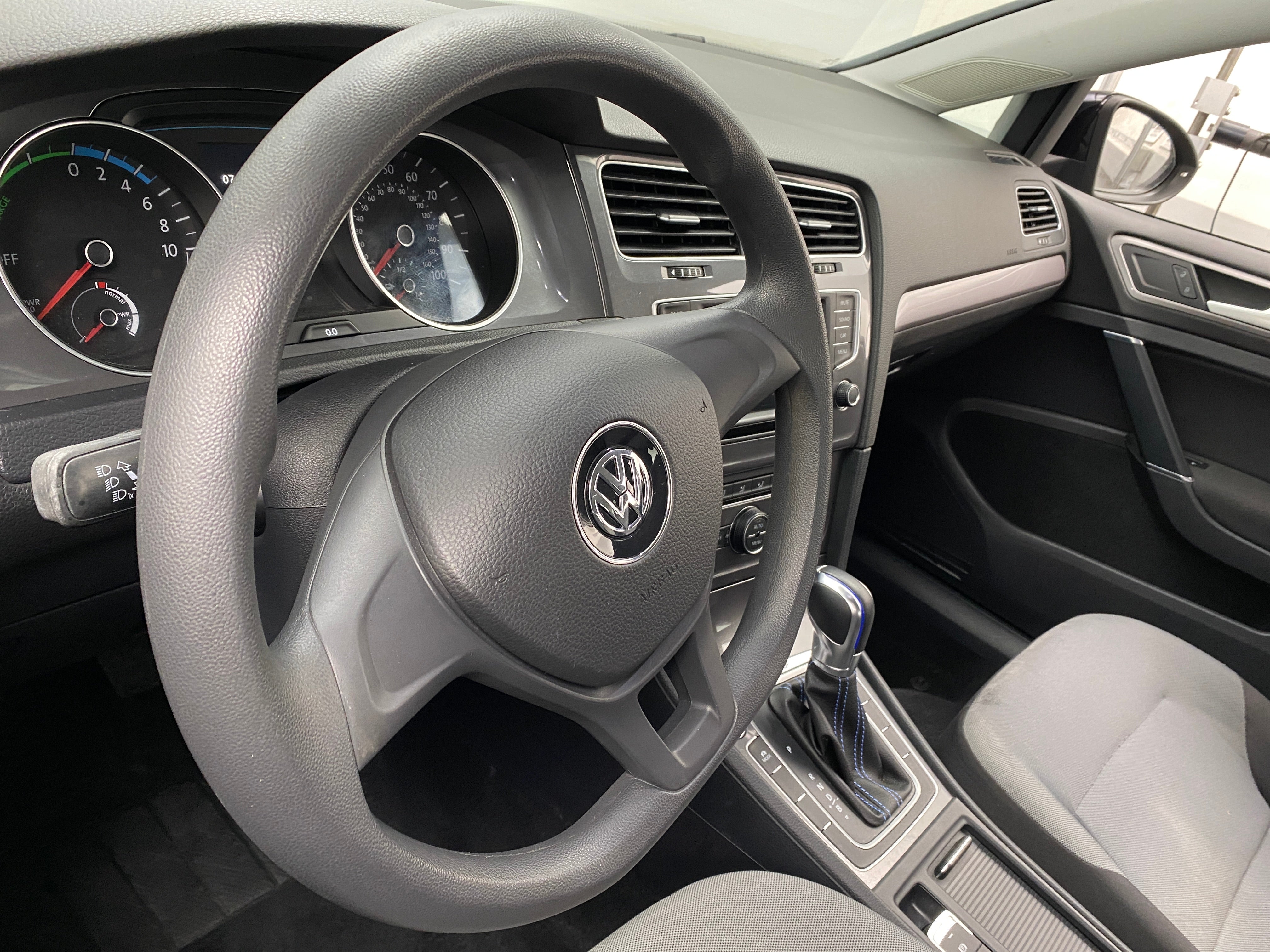 2016 Volkswagen e-Golf SE 5