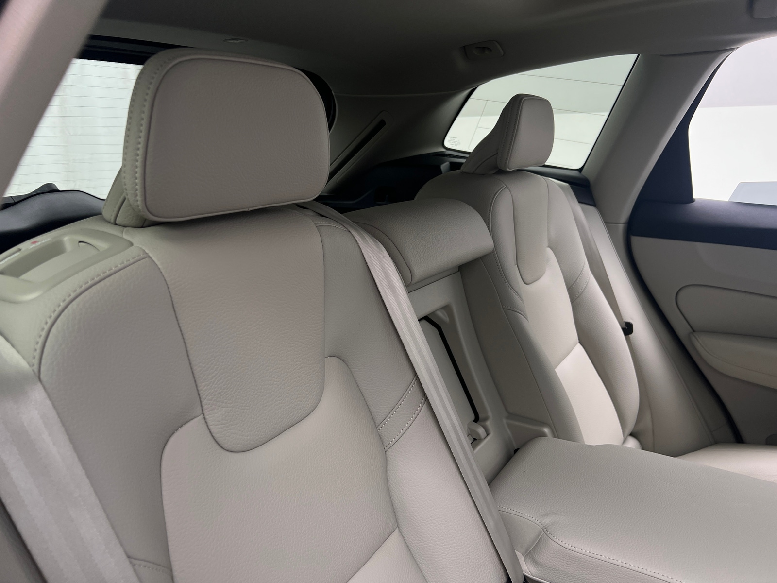 Thumbnail: 2025 Volvo XC60 - 5