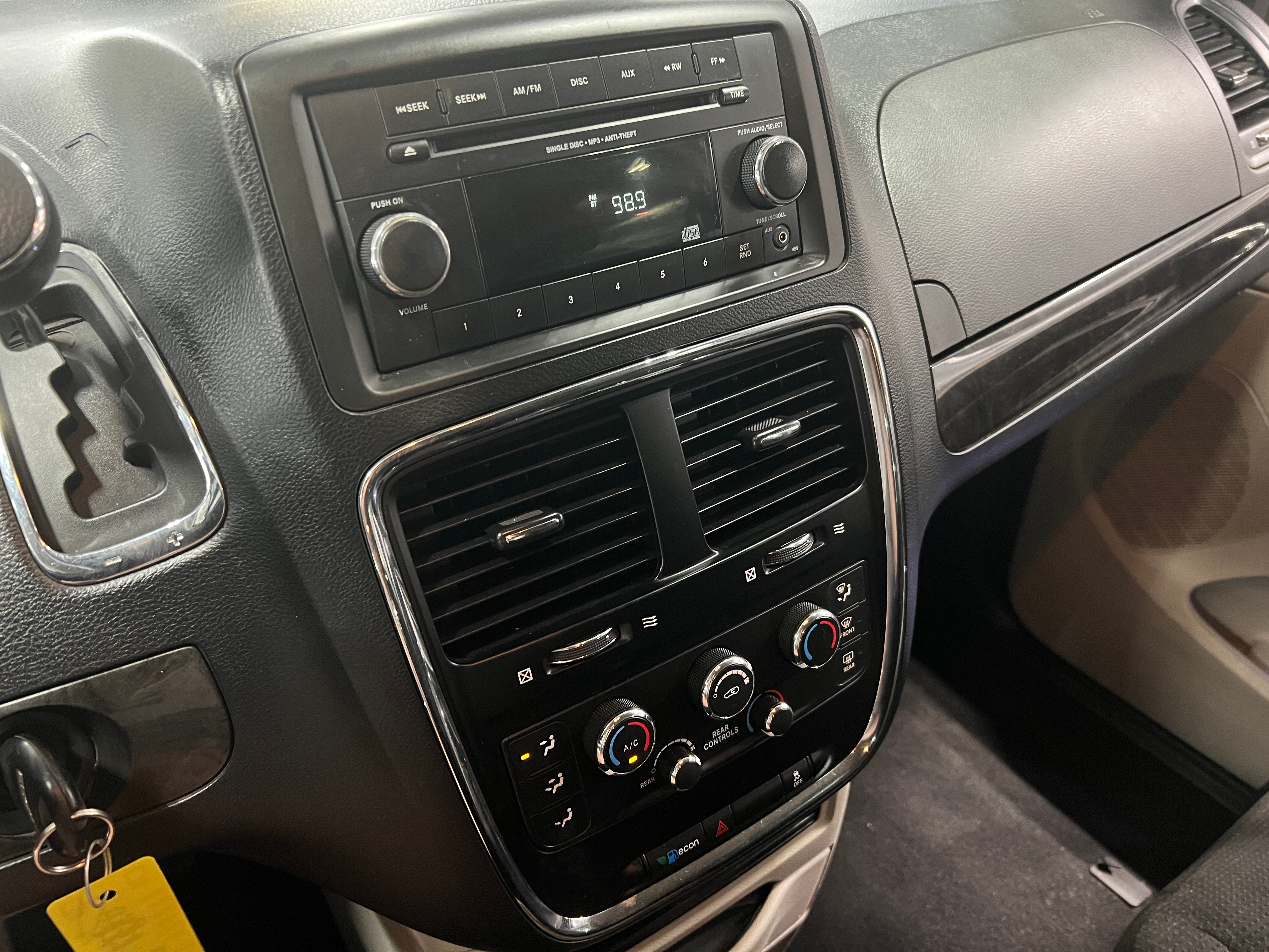 2016 Dodge Grand Caravan SE 4