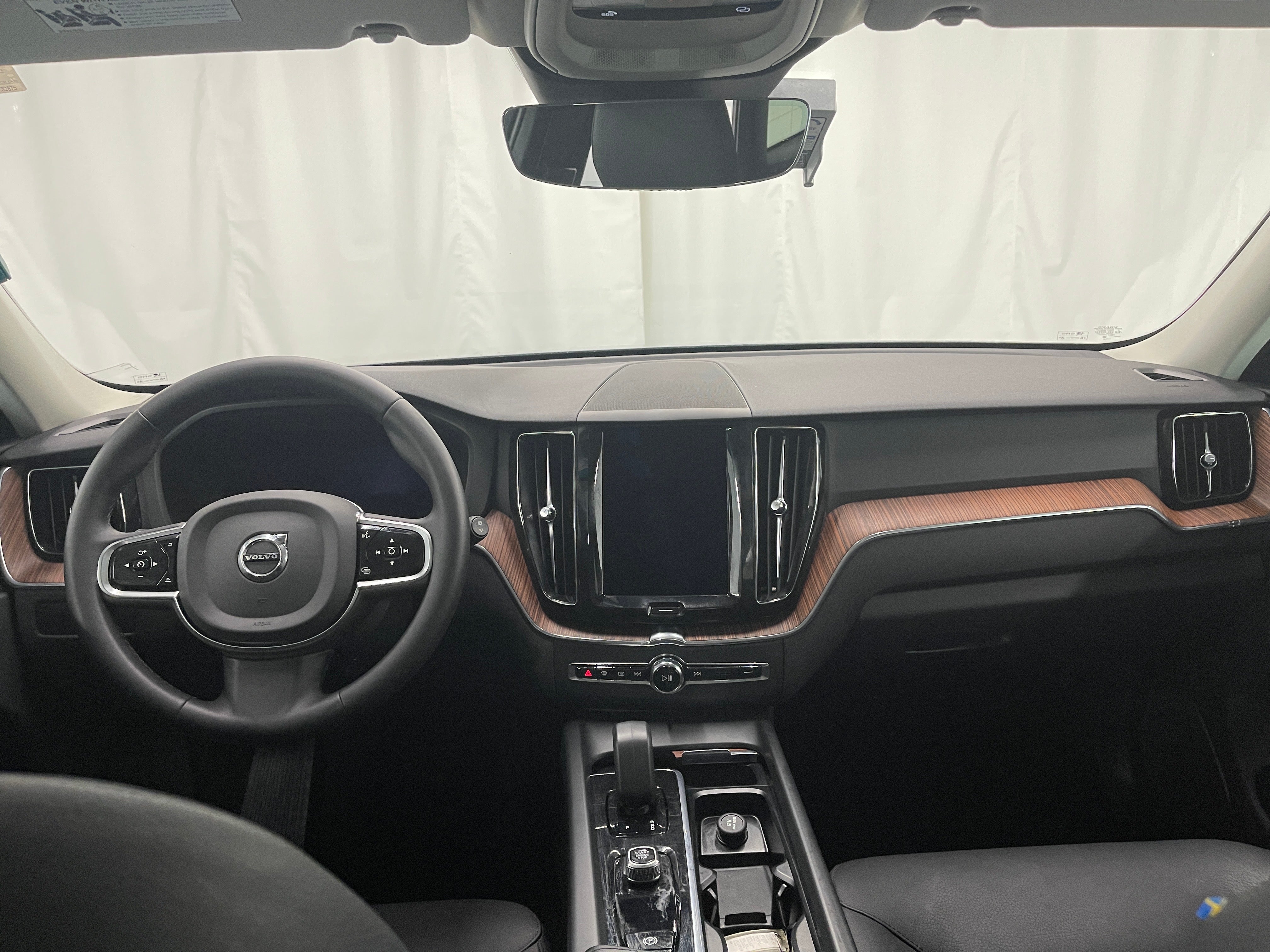 2023 Volvo XC60 B5 Plus 3