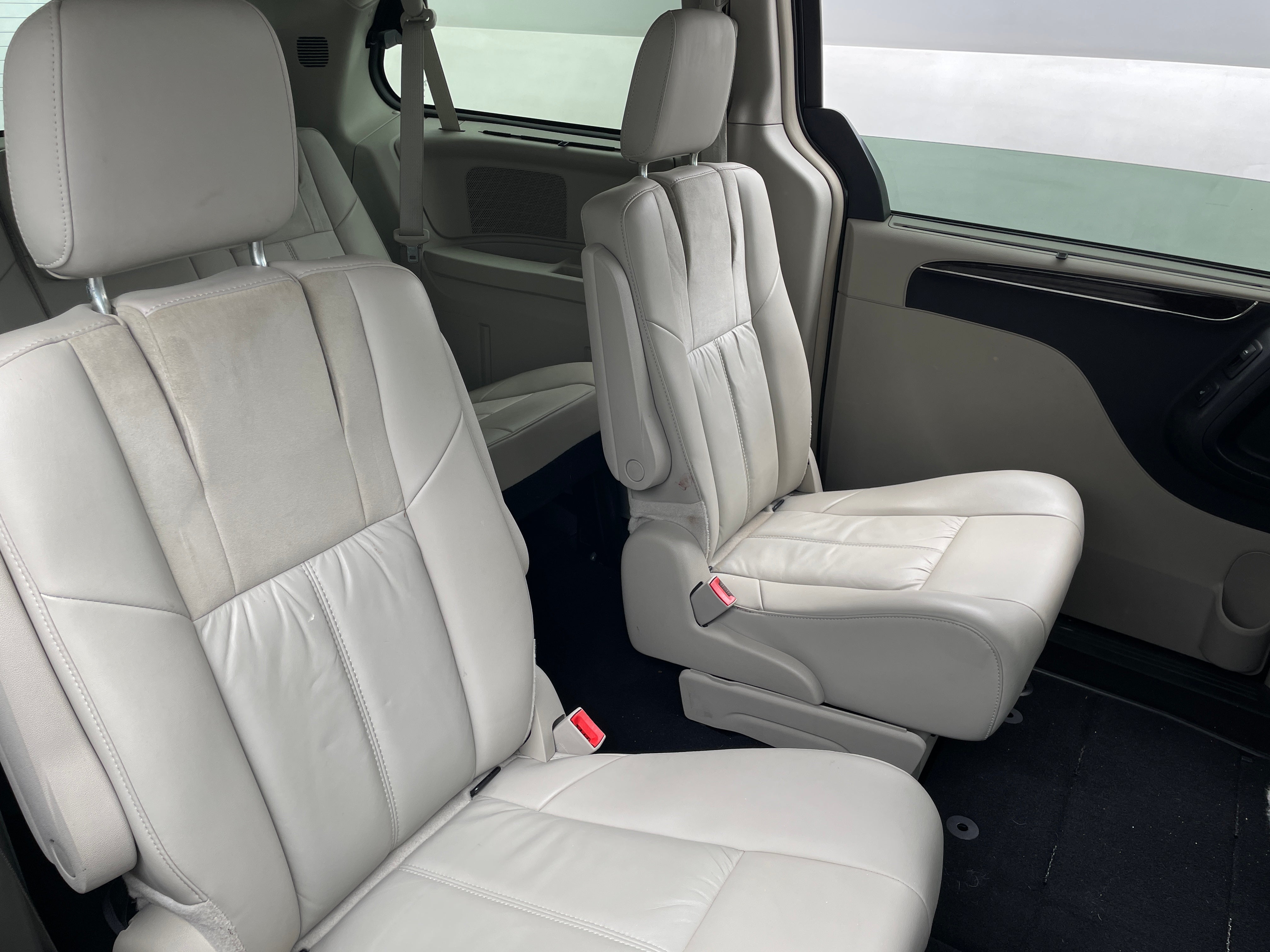 2015 Chrysler Town & Country Limited Platinum 6