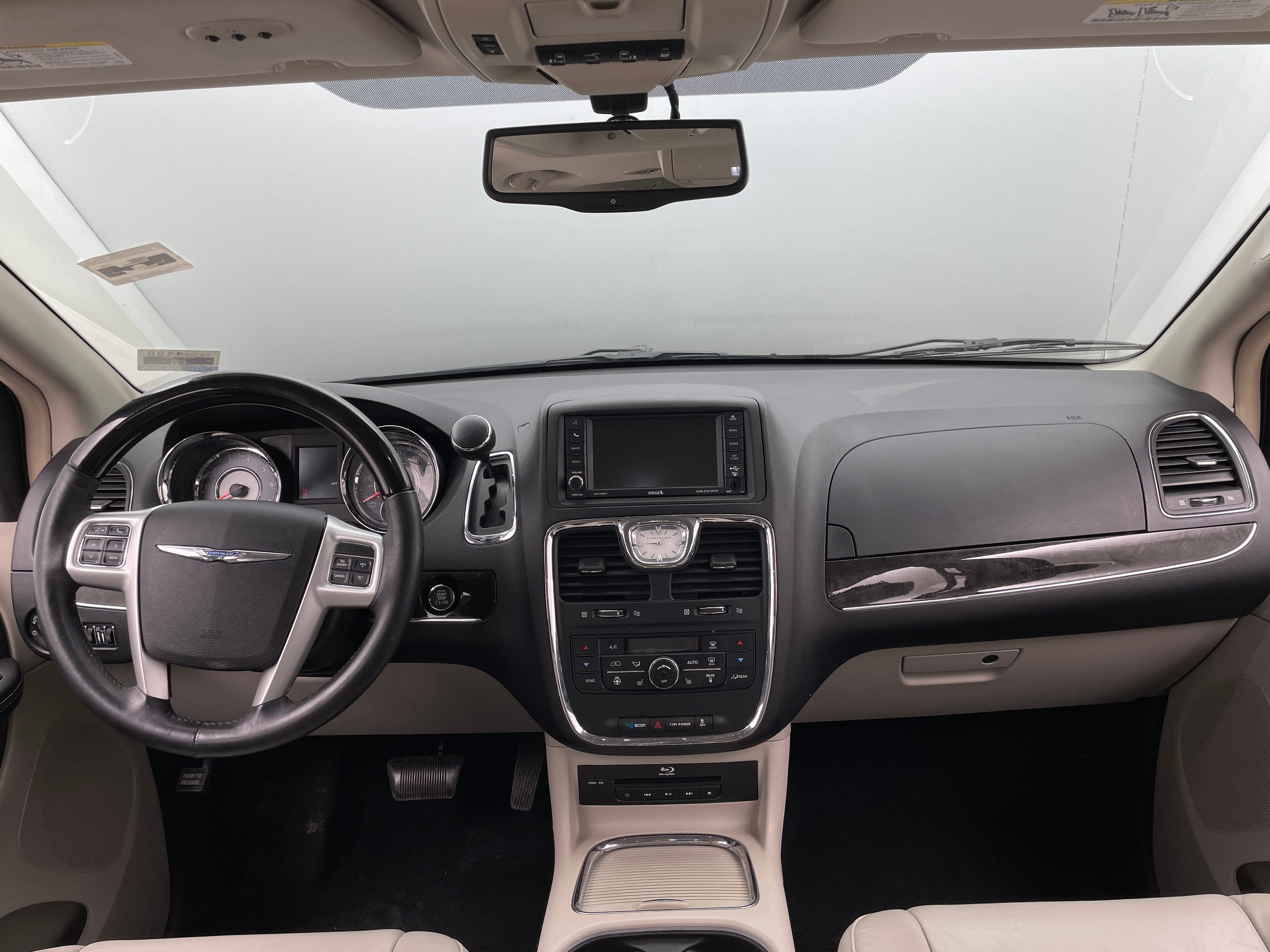 2015 Chrysler Town & Country Limited Platinum 3