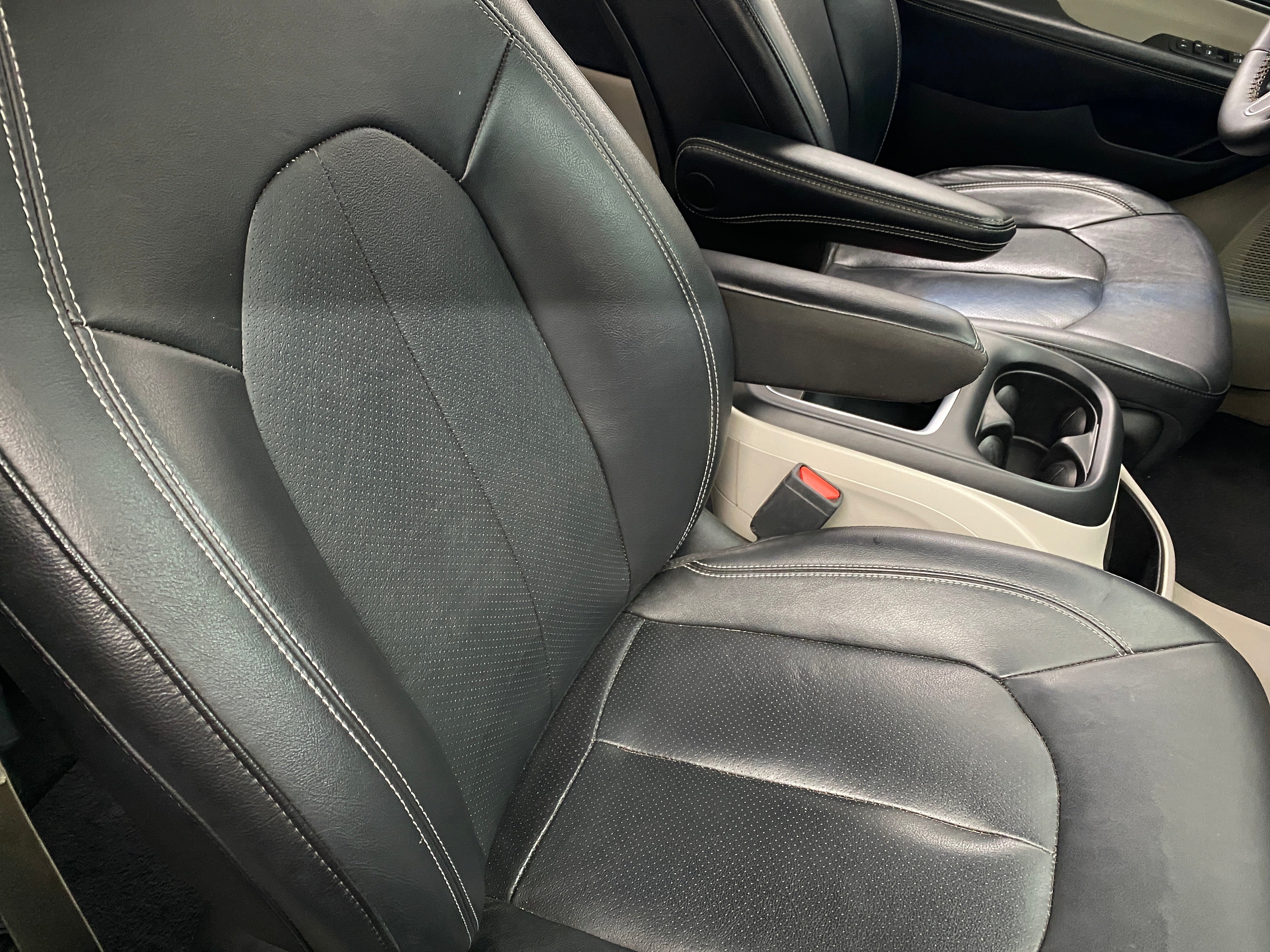 2022 Chrysler Pacifica Touring L 2