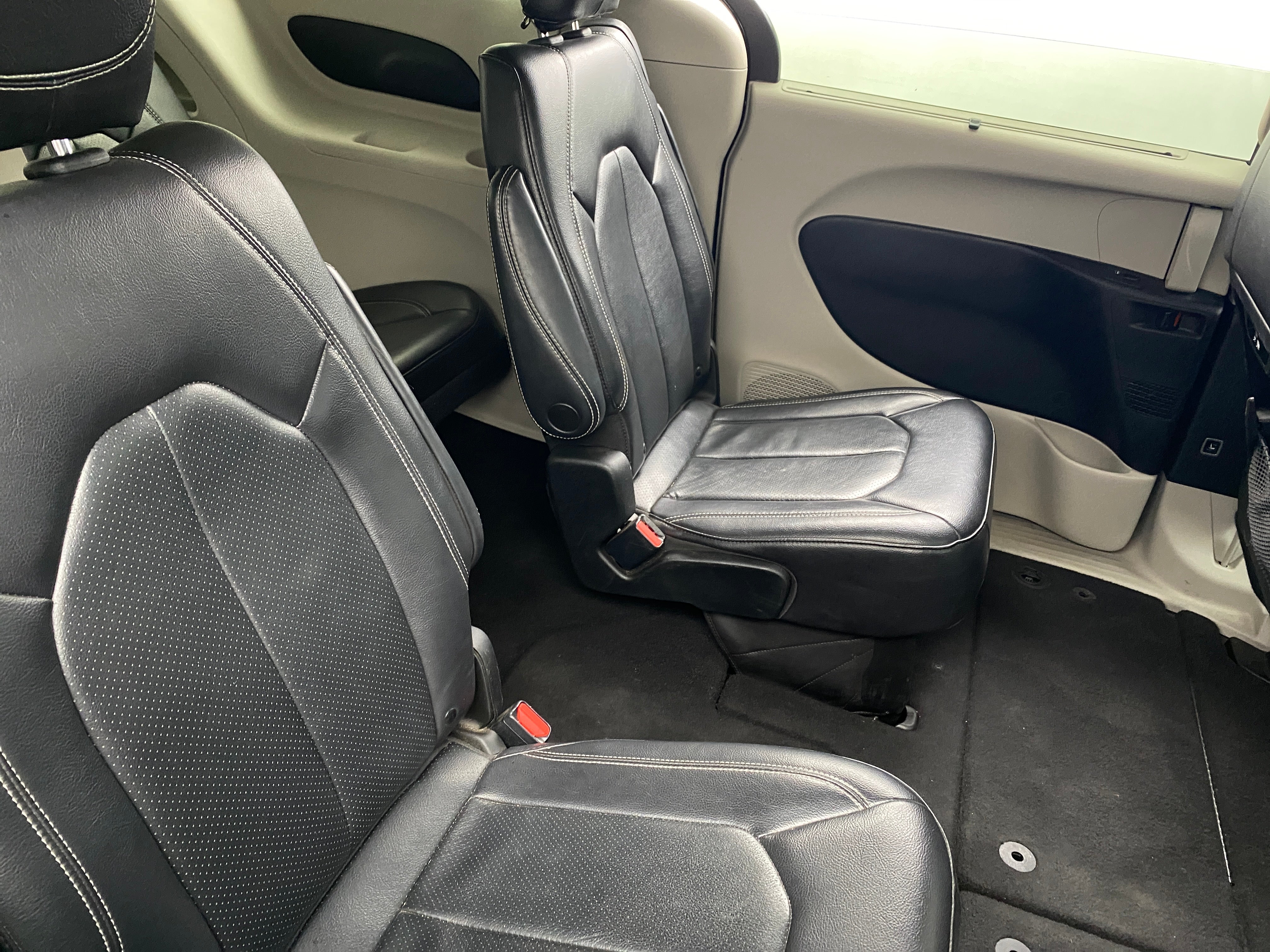 2022 Chrysler Pacifica Touring L 6