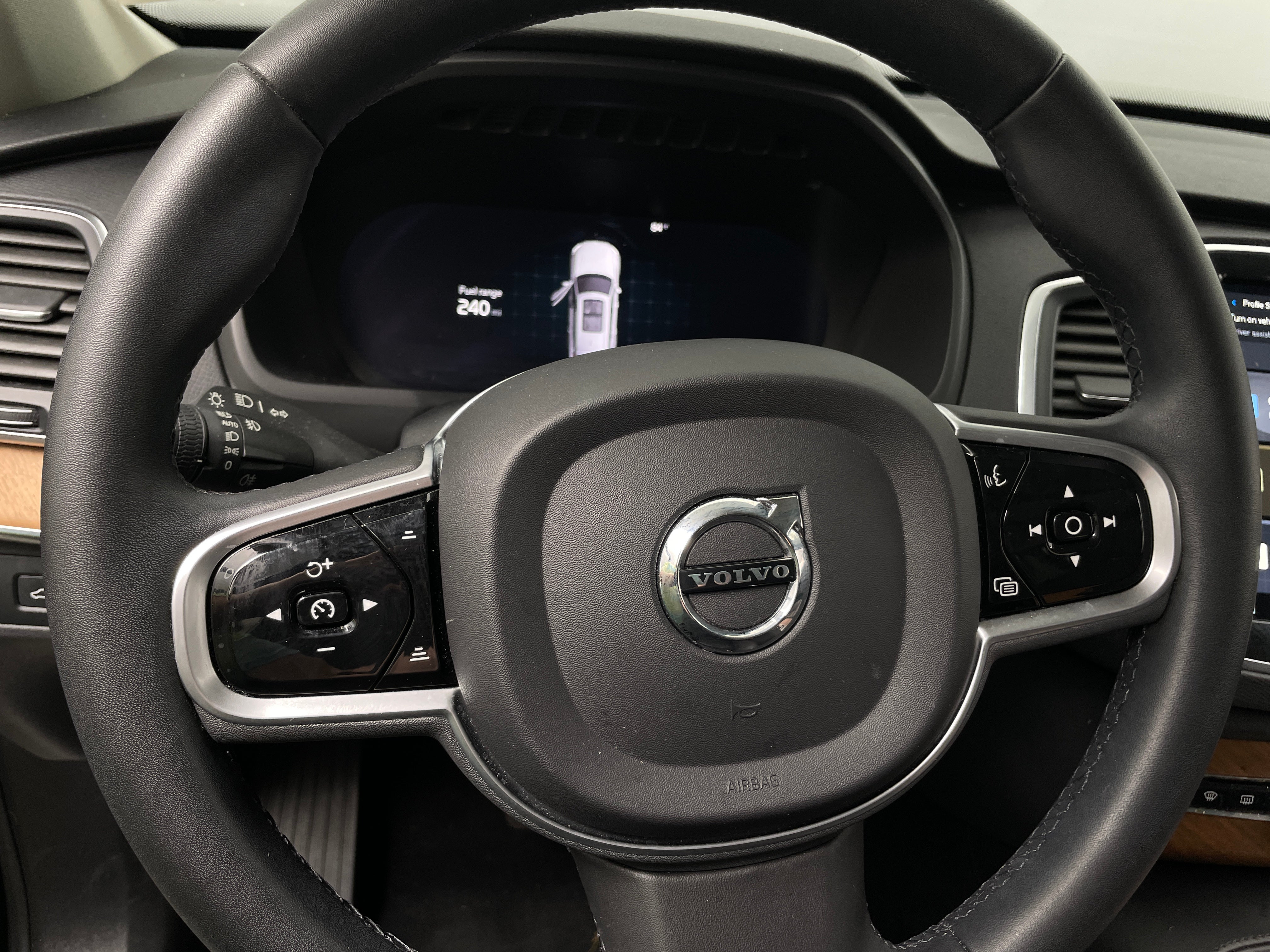 2023 Volvo XC90 B6 Core 5