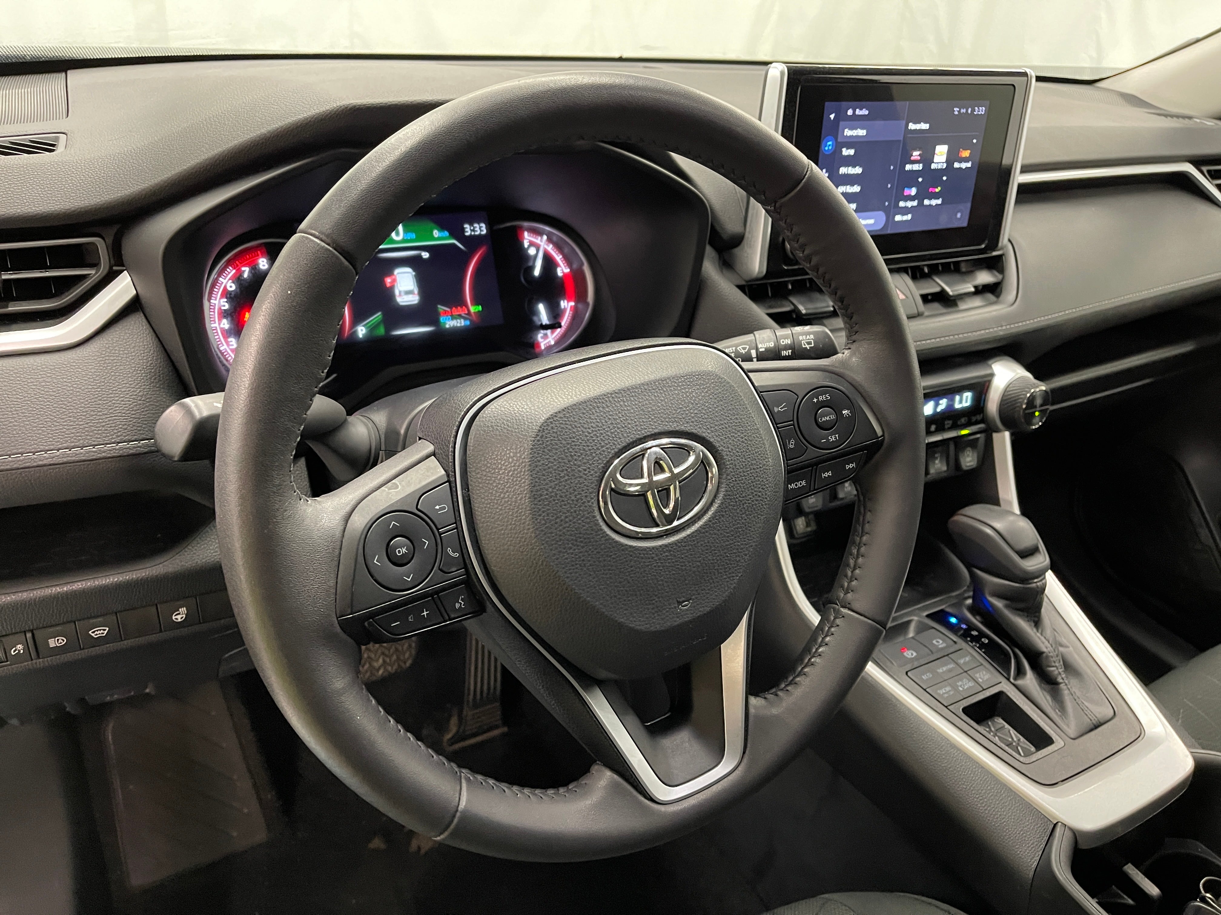 2023 Toyota RAV4 XLE 5