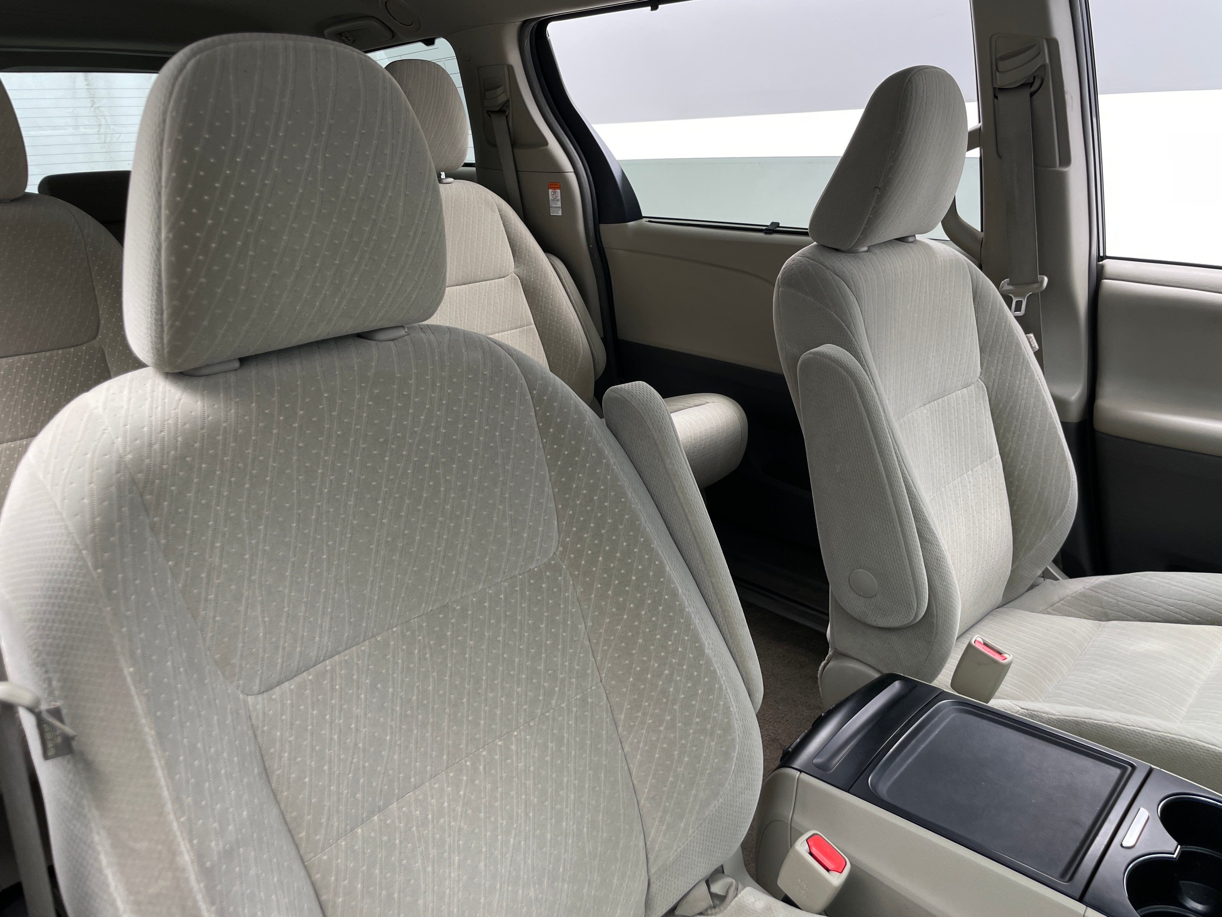 2018 Toyota Sienna LE 2