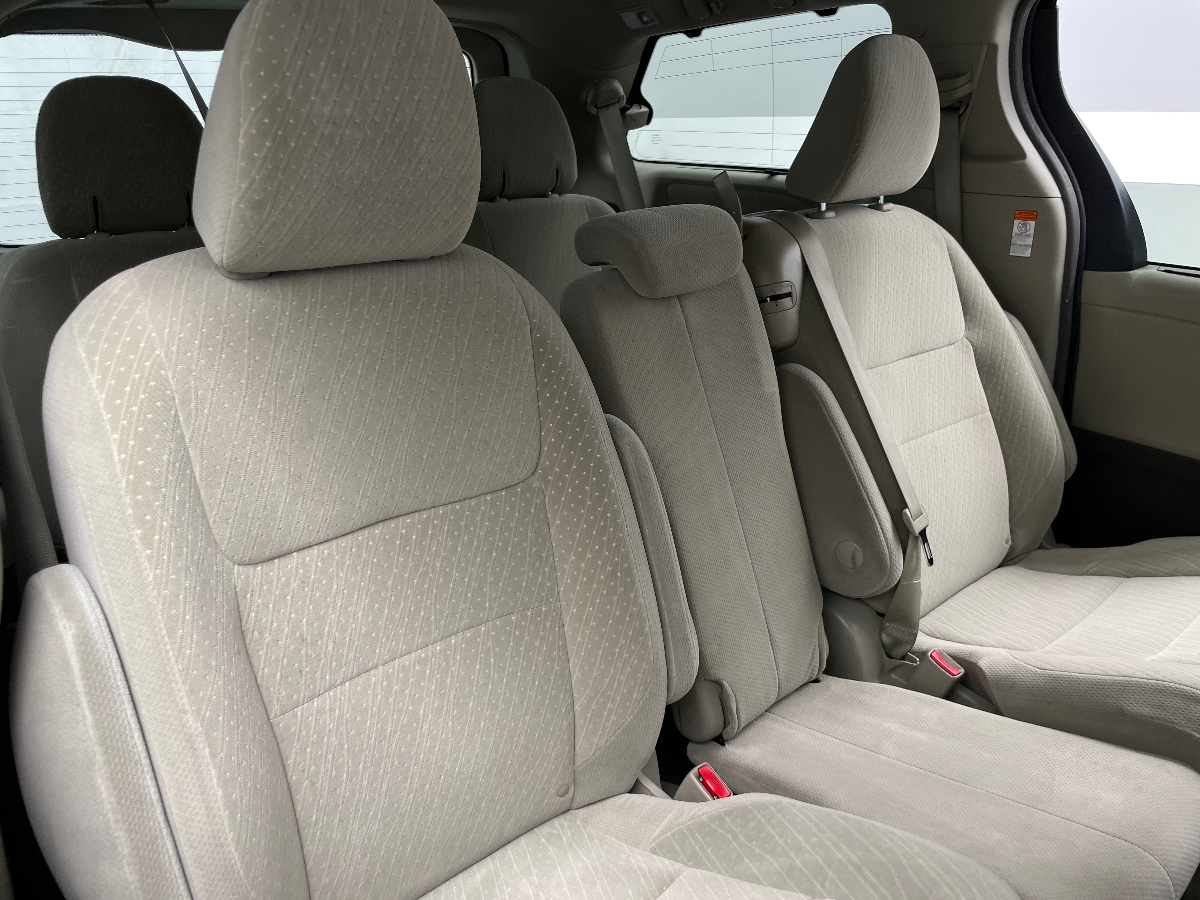 2018 Toyota Sienna LE 6