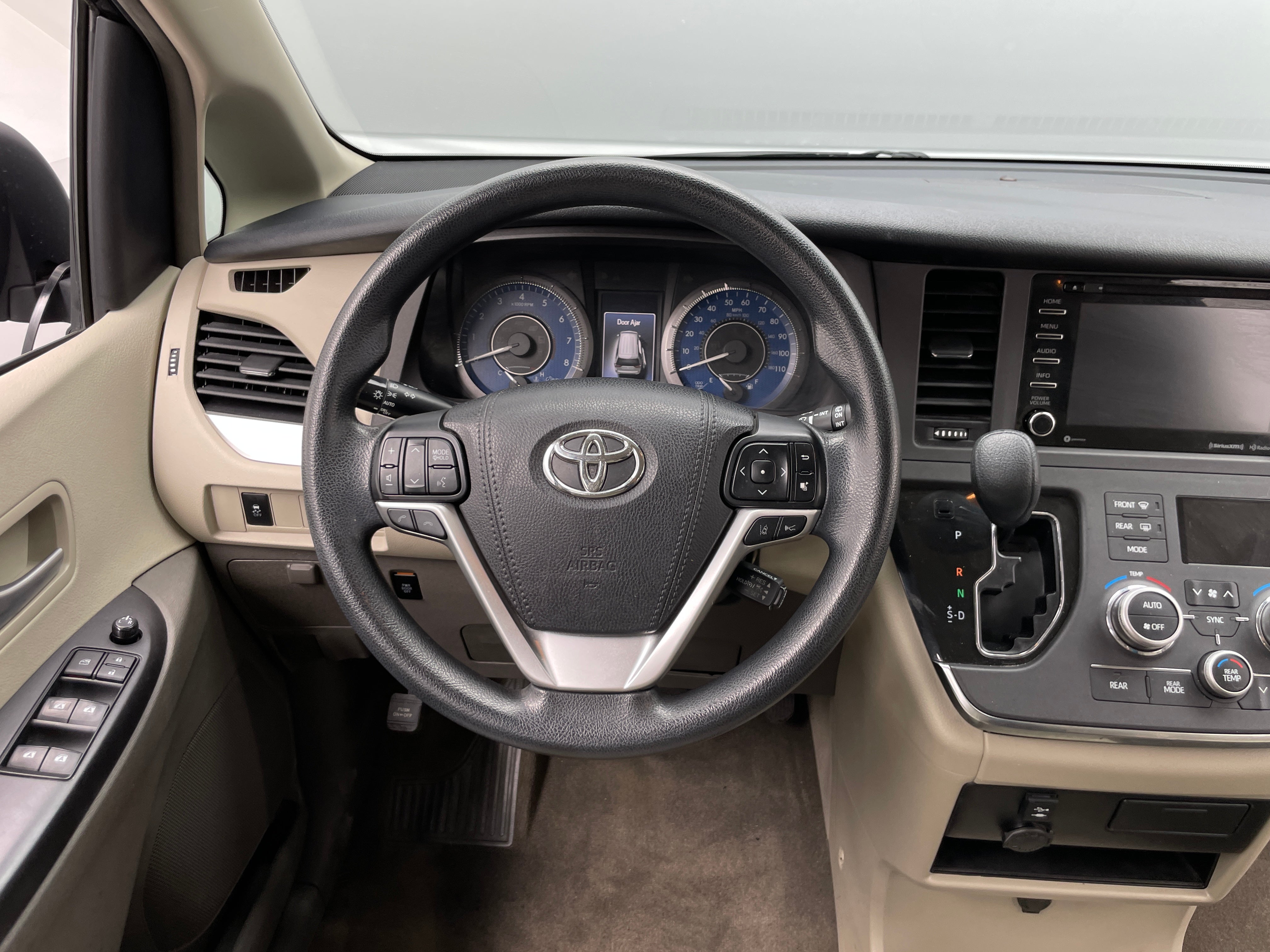 2018 Toyota Sienna LE 5