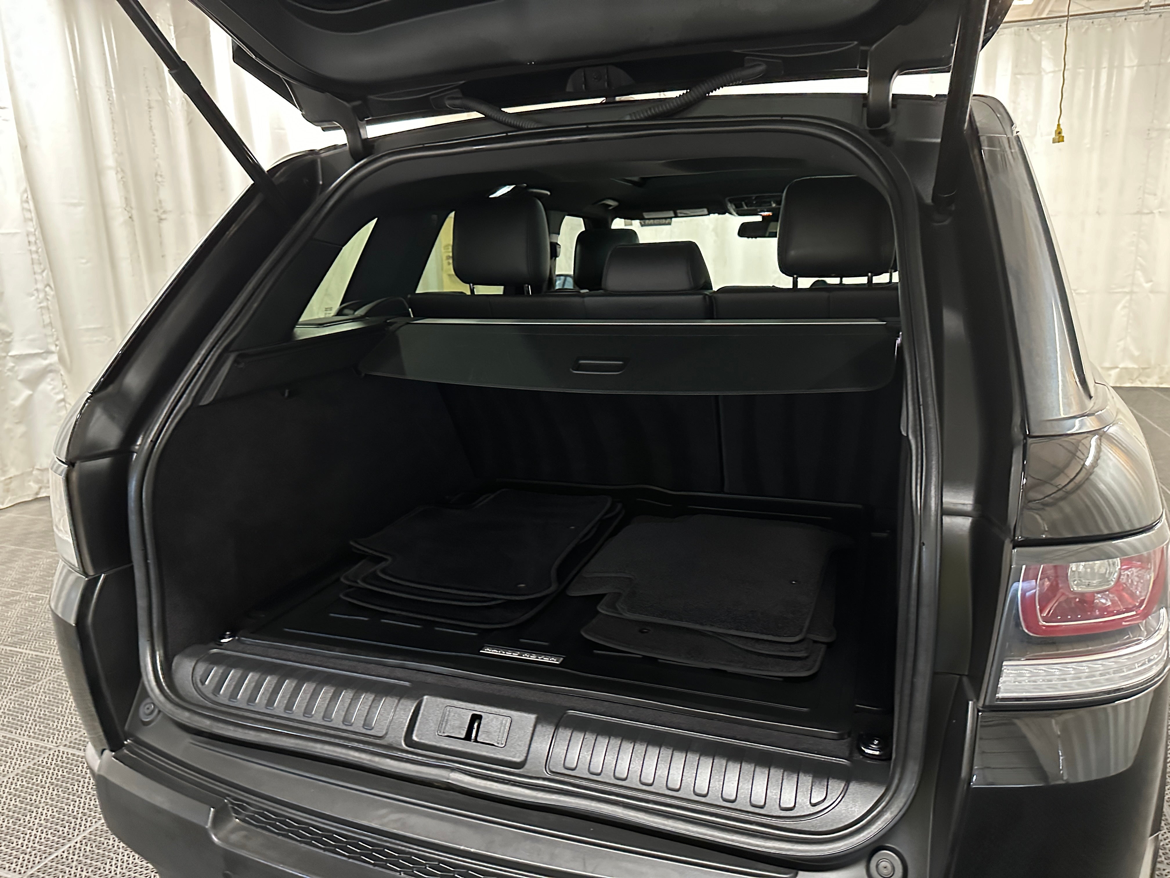 Thumbnail: 2016 Land Rover Range Rover Sport - 6