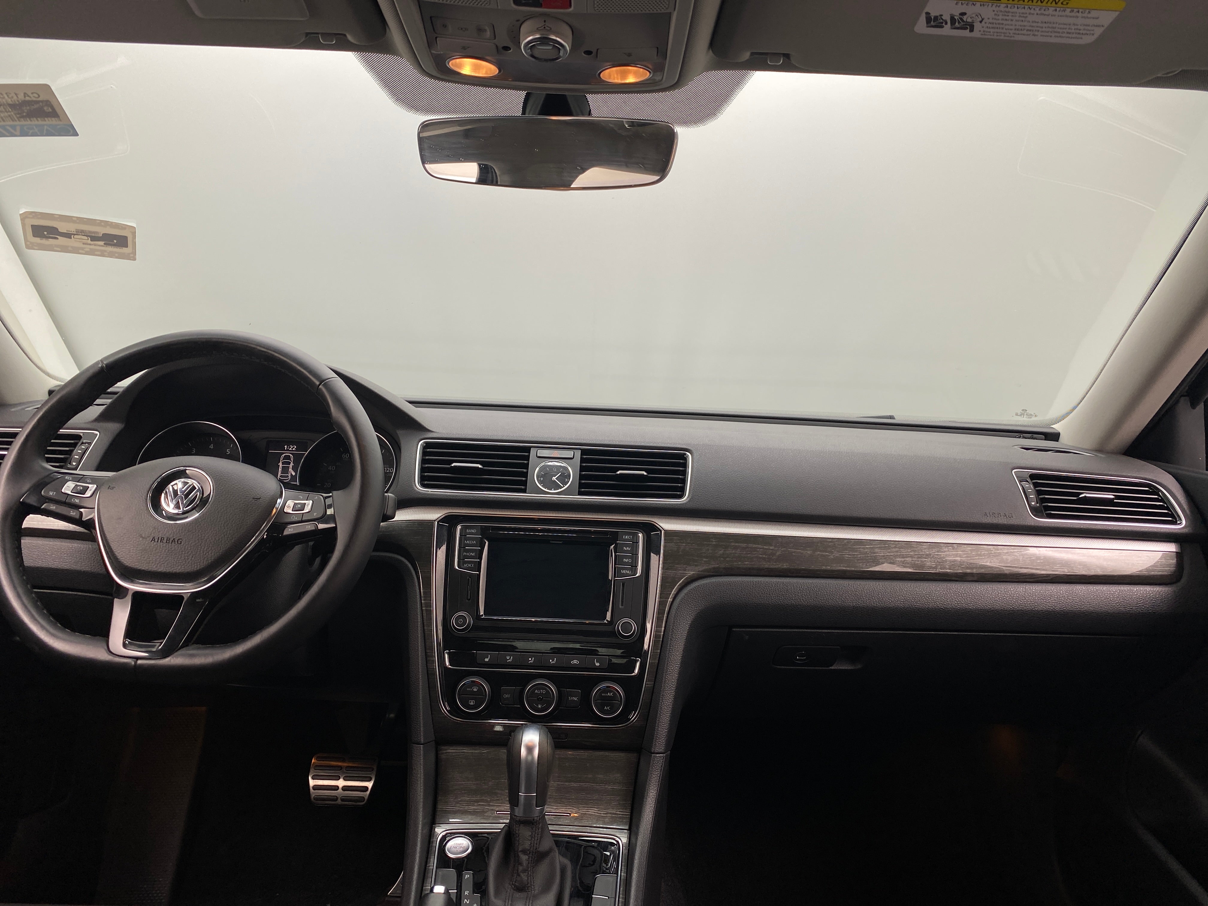 2016 Volkswagen Passat SEL 3