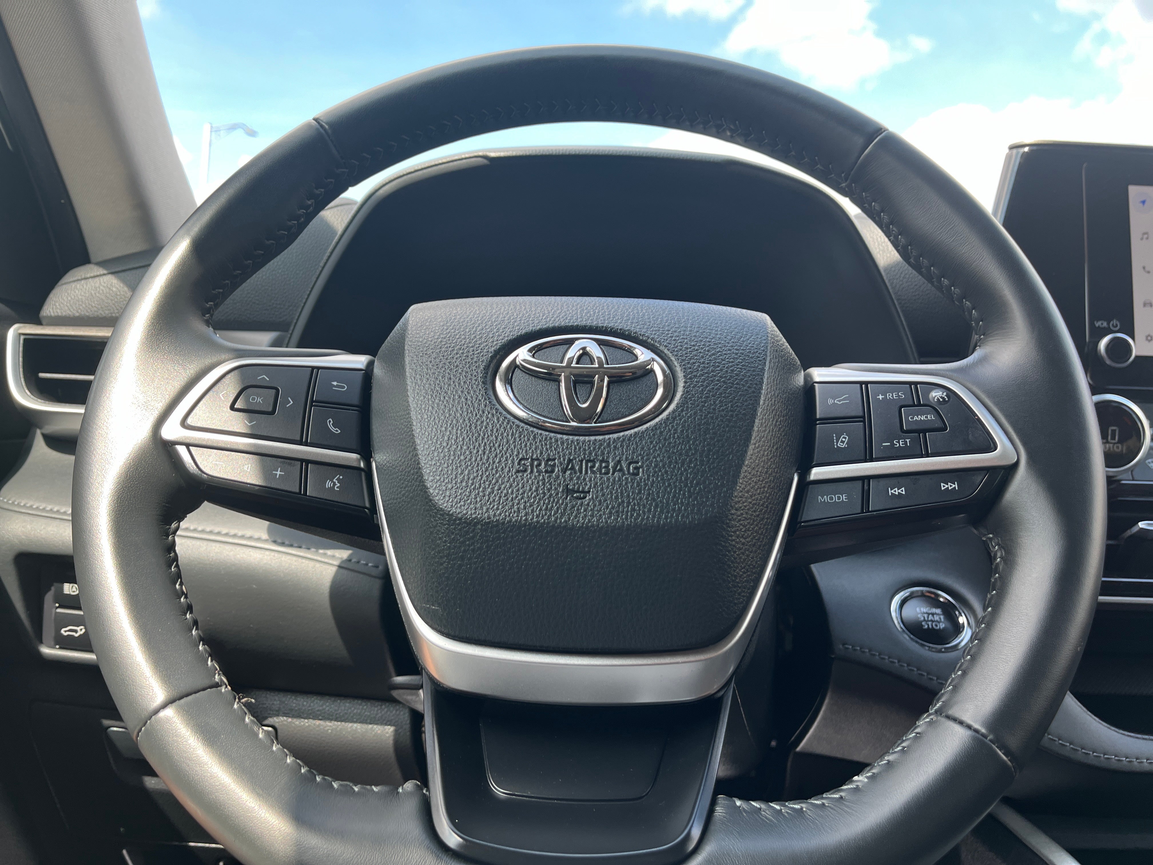 2023 Toyota Highlander LE 5