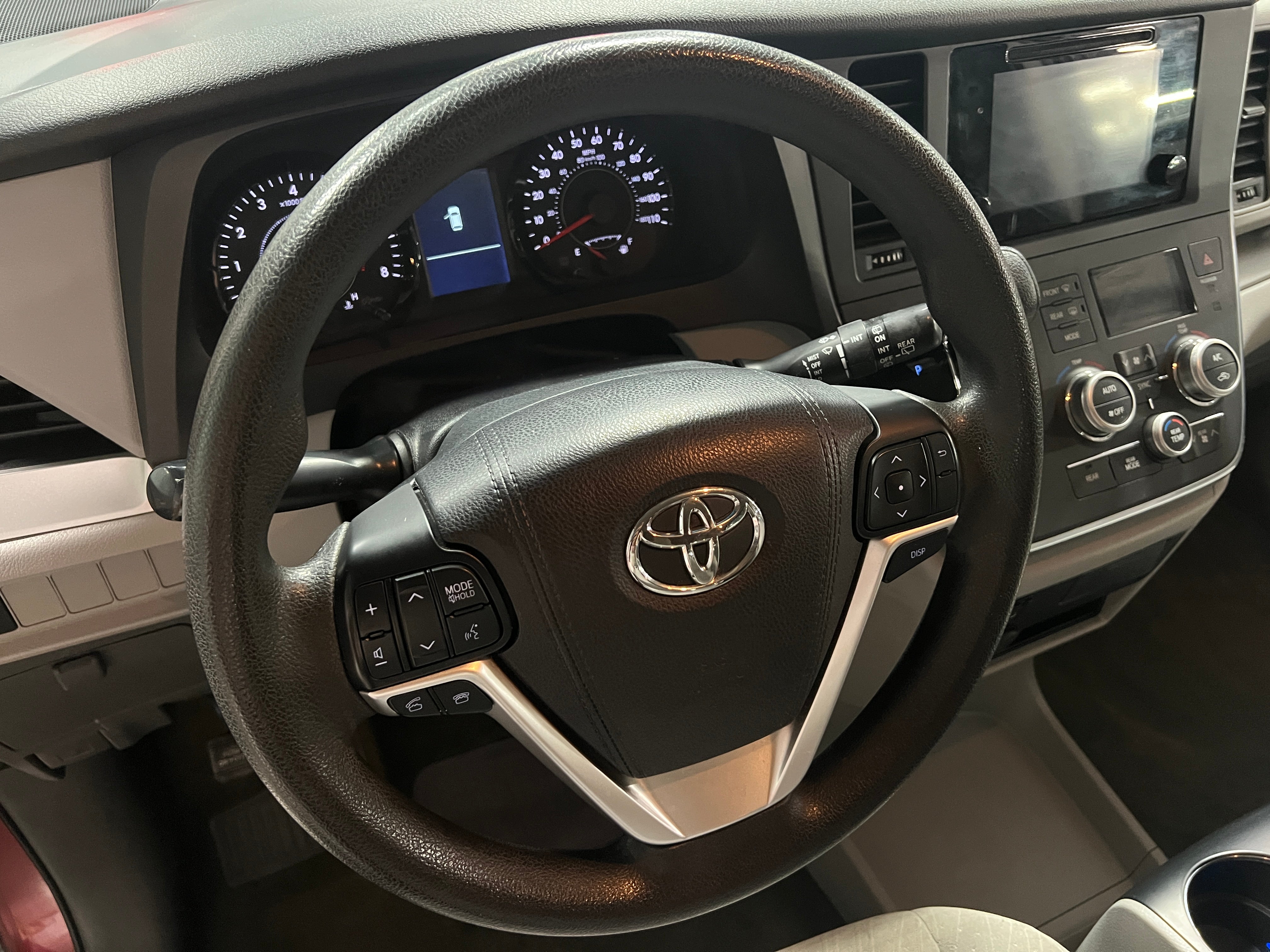 2017 Toyota Sienna LE 5