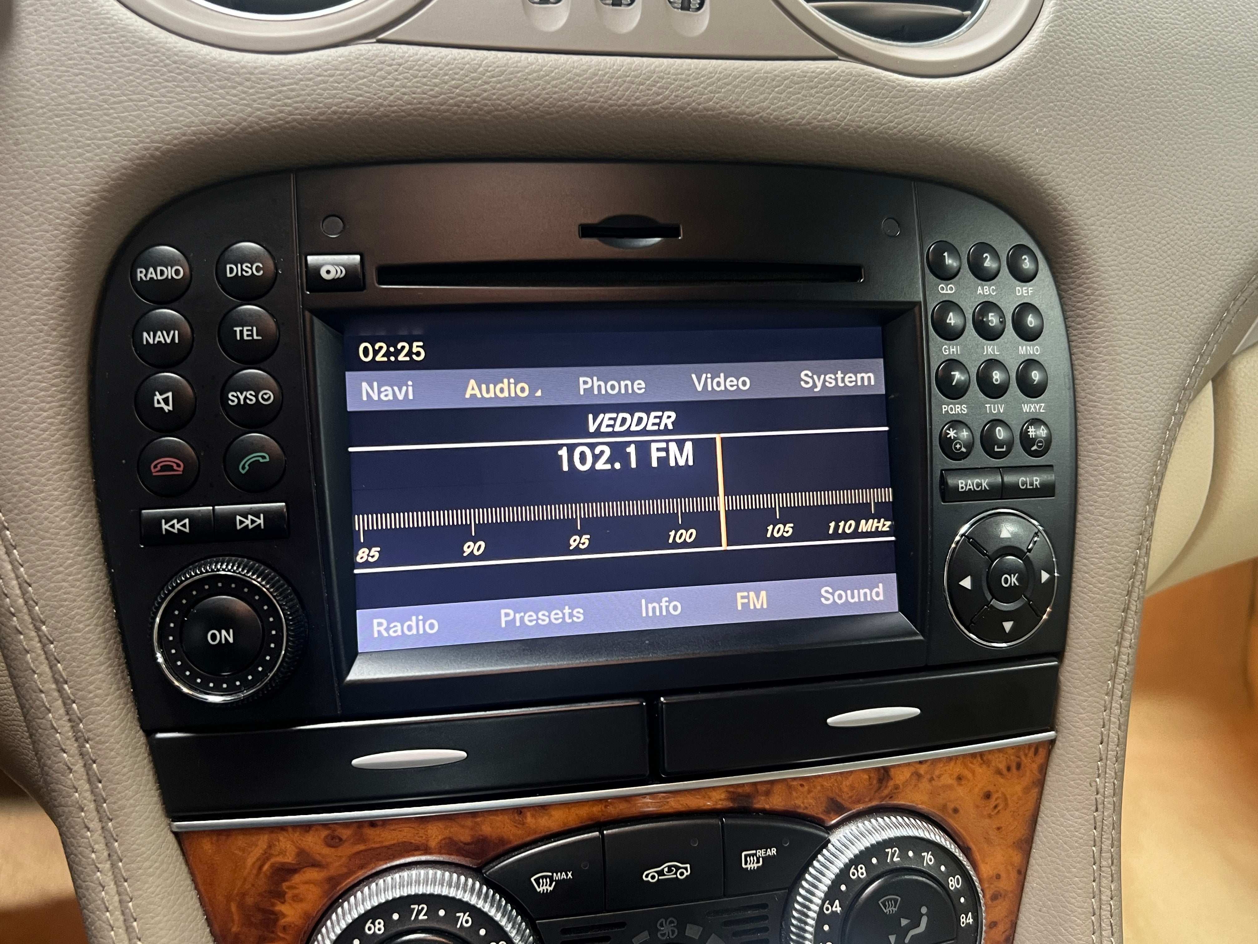 2011 Mercedes-Benz SL-Class SL 550 4