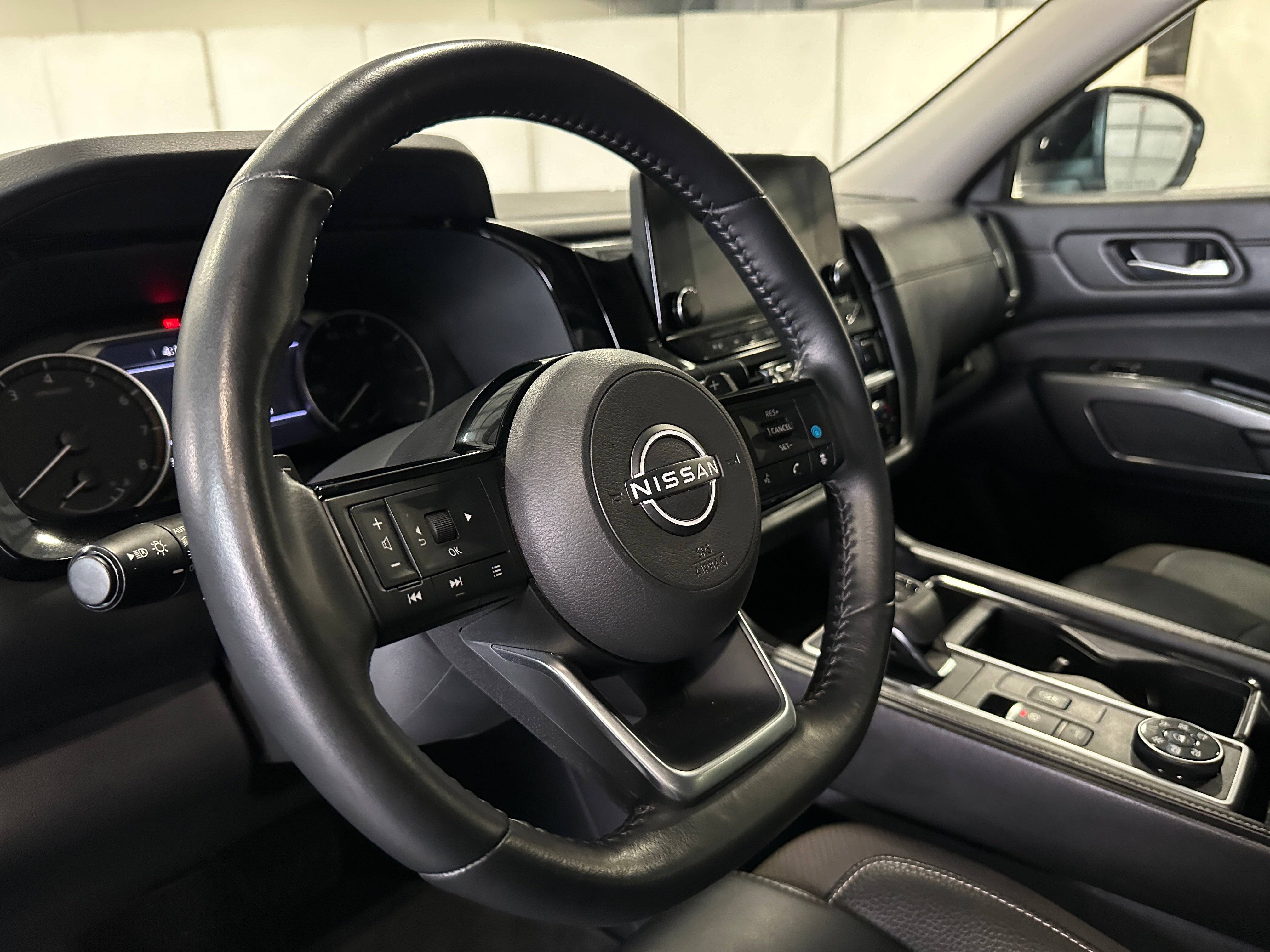 2023 Nissan Pathfinder SL 5