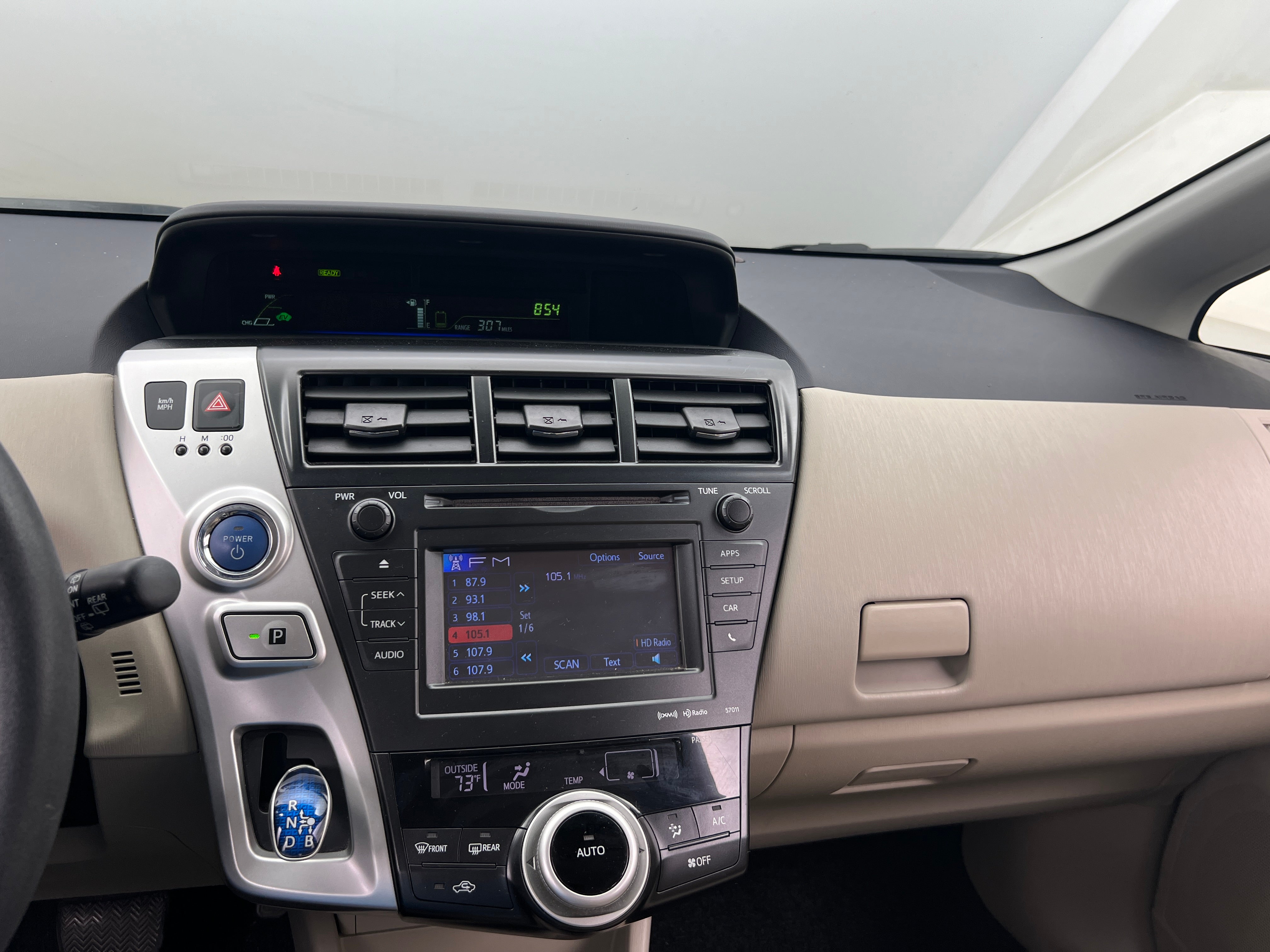 2014 Toyota Prius v Three 4