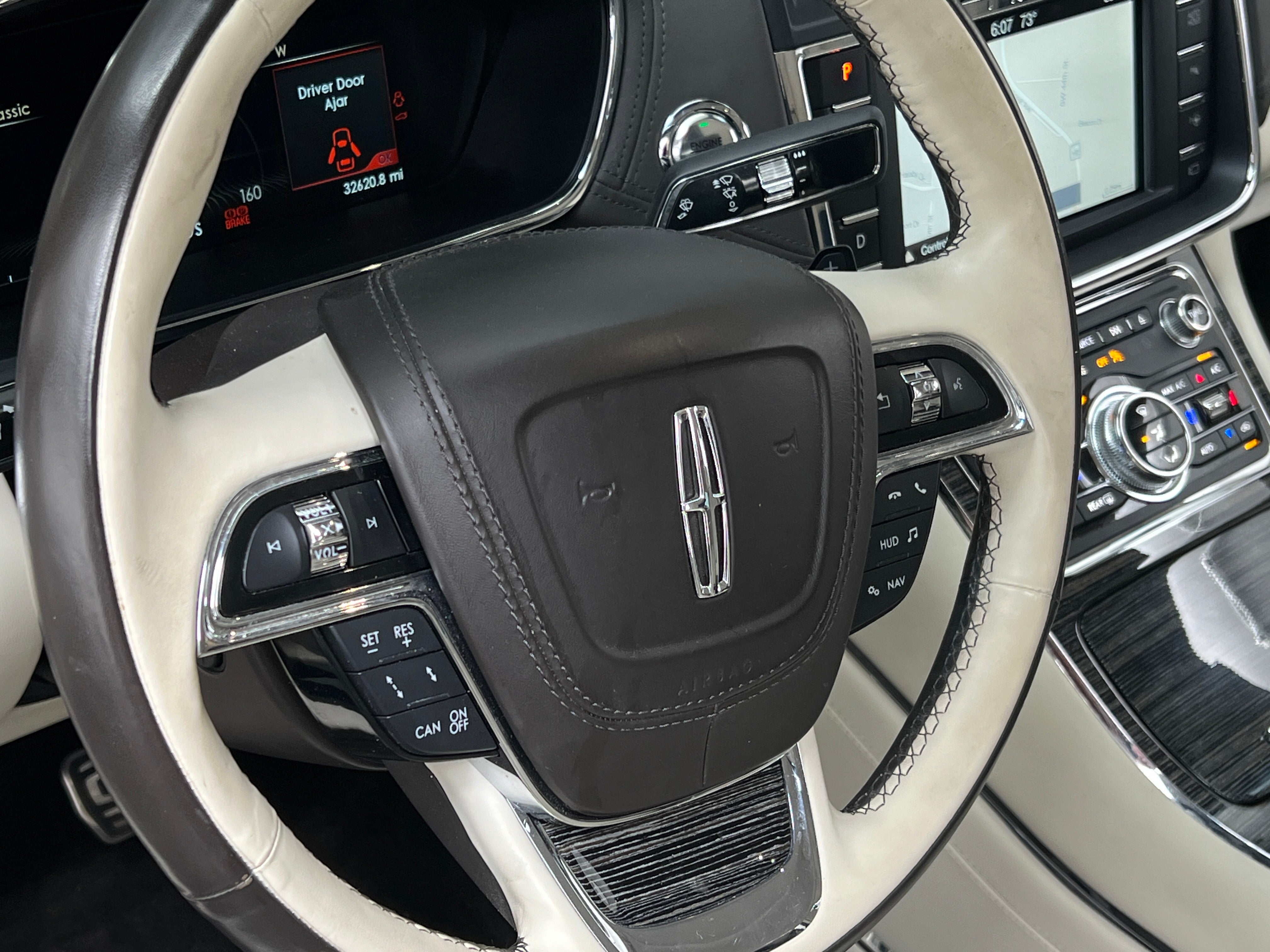 2017 Lincoln Continental Black Label 4