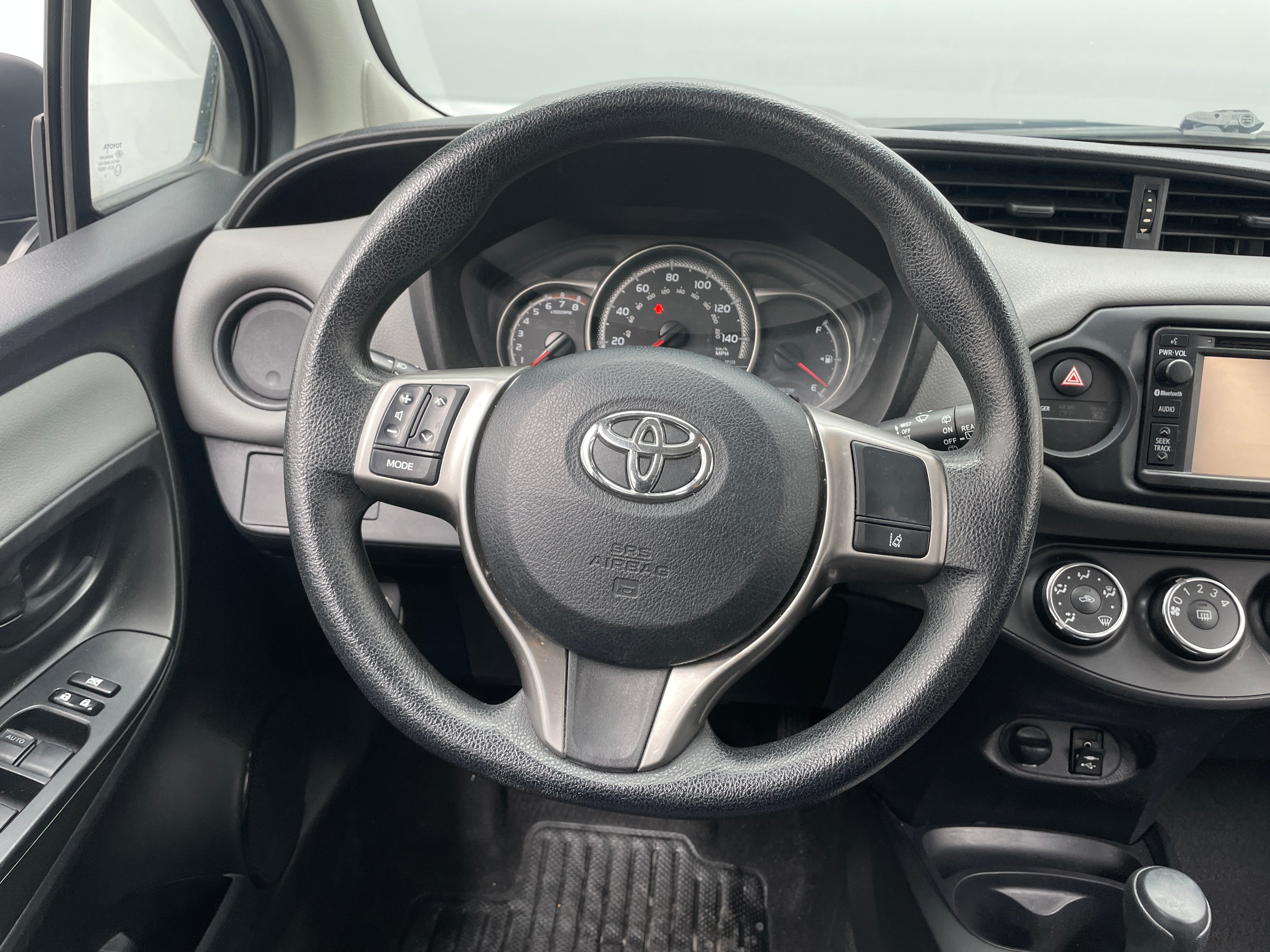 2017 Toyota Yaris L 5